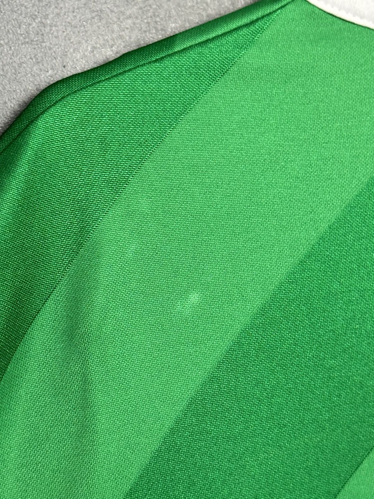 Umbro Republic of Ireland 16/18 Home Football Jersey Size US XL / EU 56 / 4 - 11 Thumbnail