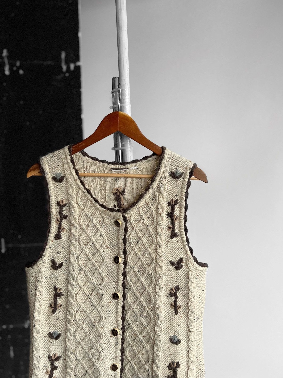Vintage Vintage Womens Austrian Knitted Y2K Cute Vest 90s Style Size M / US 6-8 / IT 42-44 - 2 Thumbnail