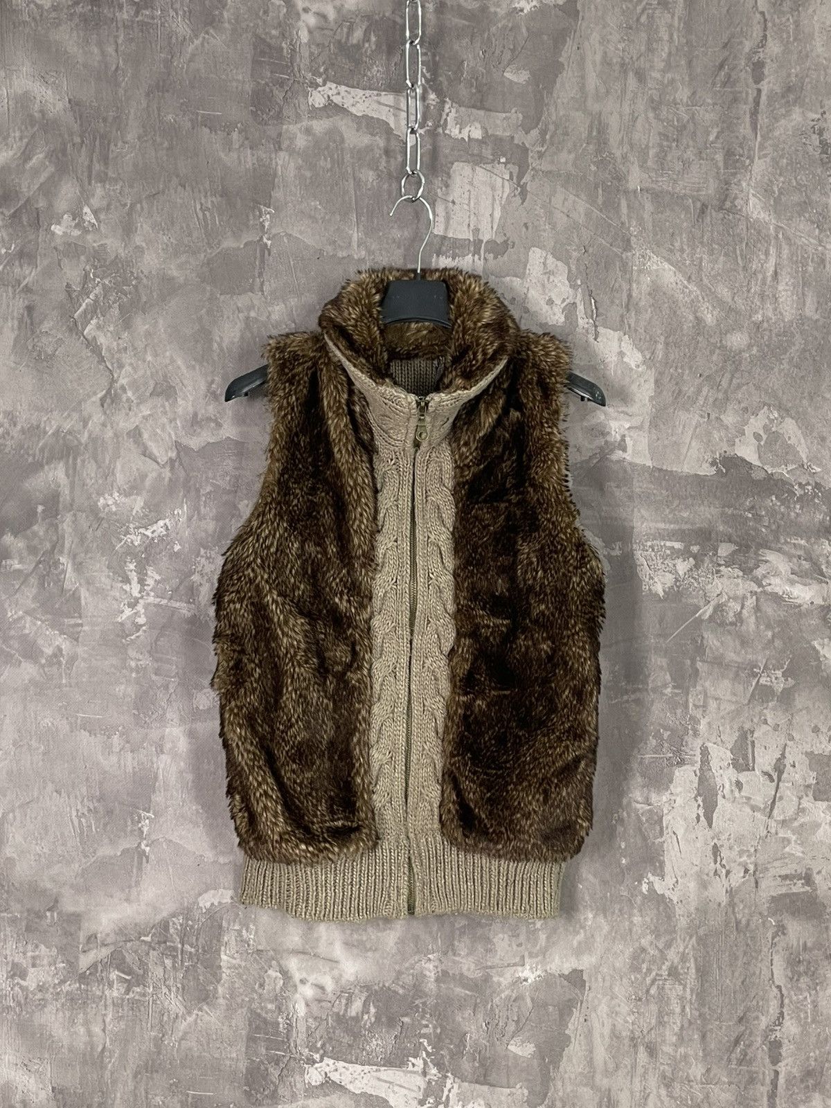 Japanese Brand Japanese Faux Fur Vest Woman with zippers Size M / US 6-8 / IT 42-44 - 1 Thumbnail