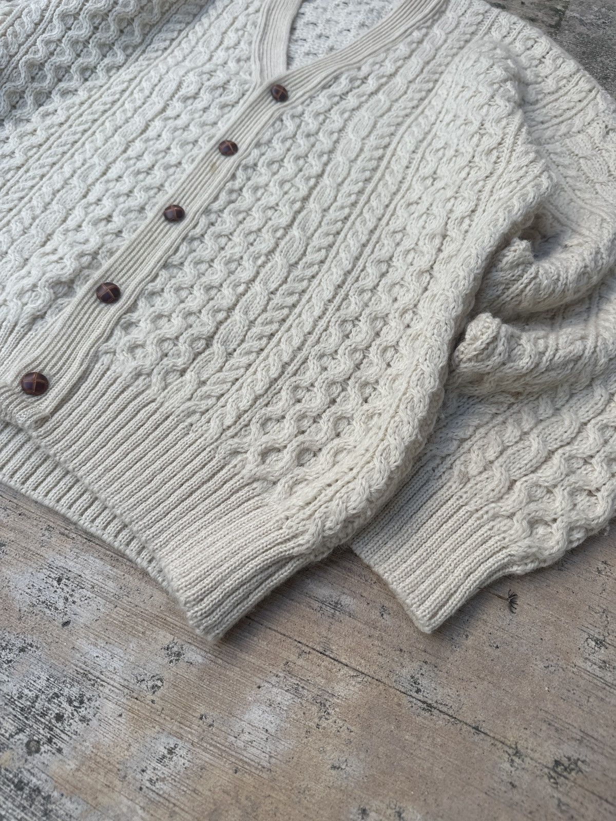 Vintage Vintage 90s Beige Hand Knitted Button Up Cardigan Knitwear Size US L / EU 52-54 / 3 - 3 Thumbnail
