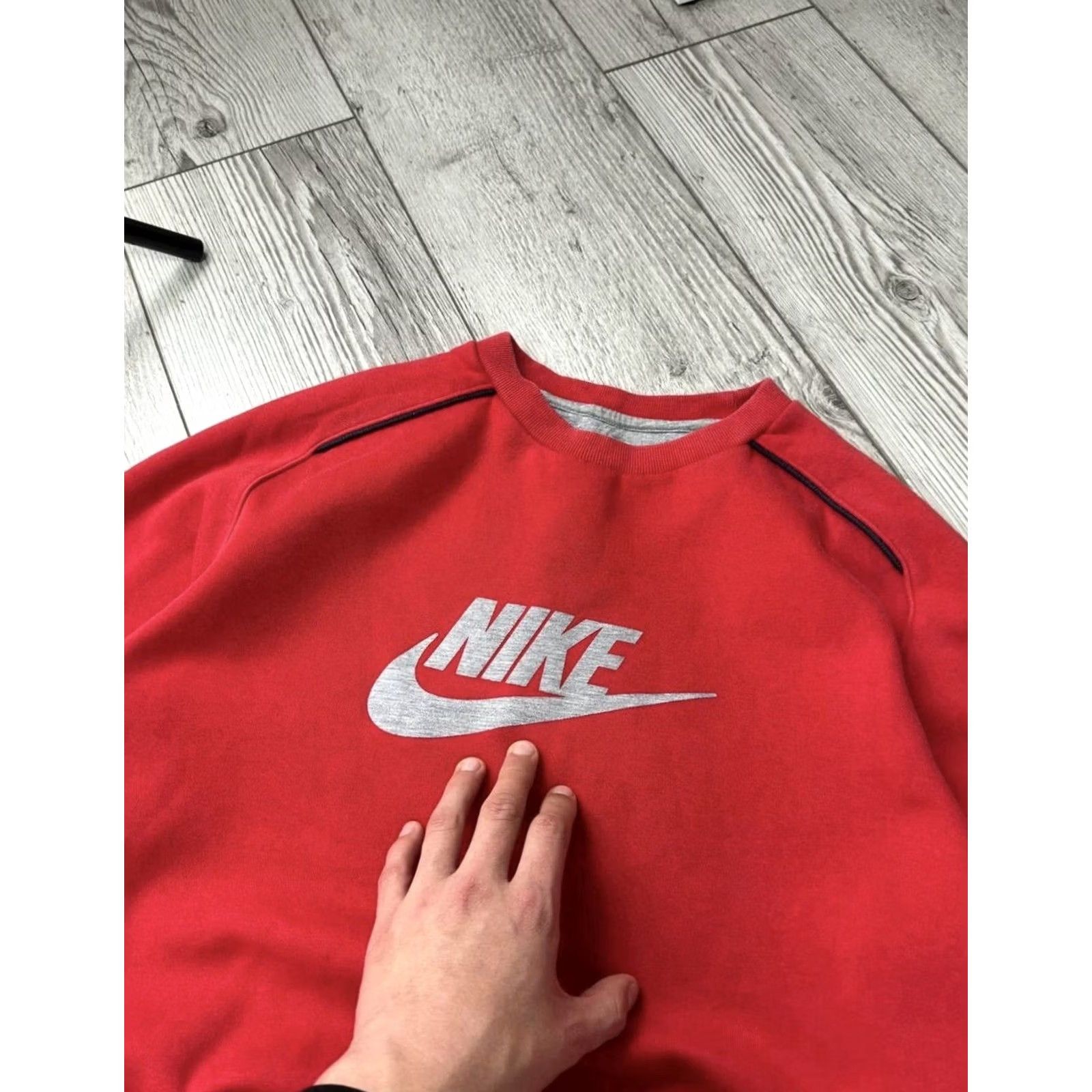 Nike VINTAGE Nike Big Logo Red Sweatshirt Mens M Sweatshirt Logo 90s Retro Sports Pullover Red Nike Shirt Size US M / EU 48-50 / 2 - 5 Thumbnail