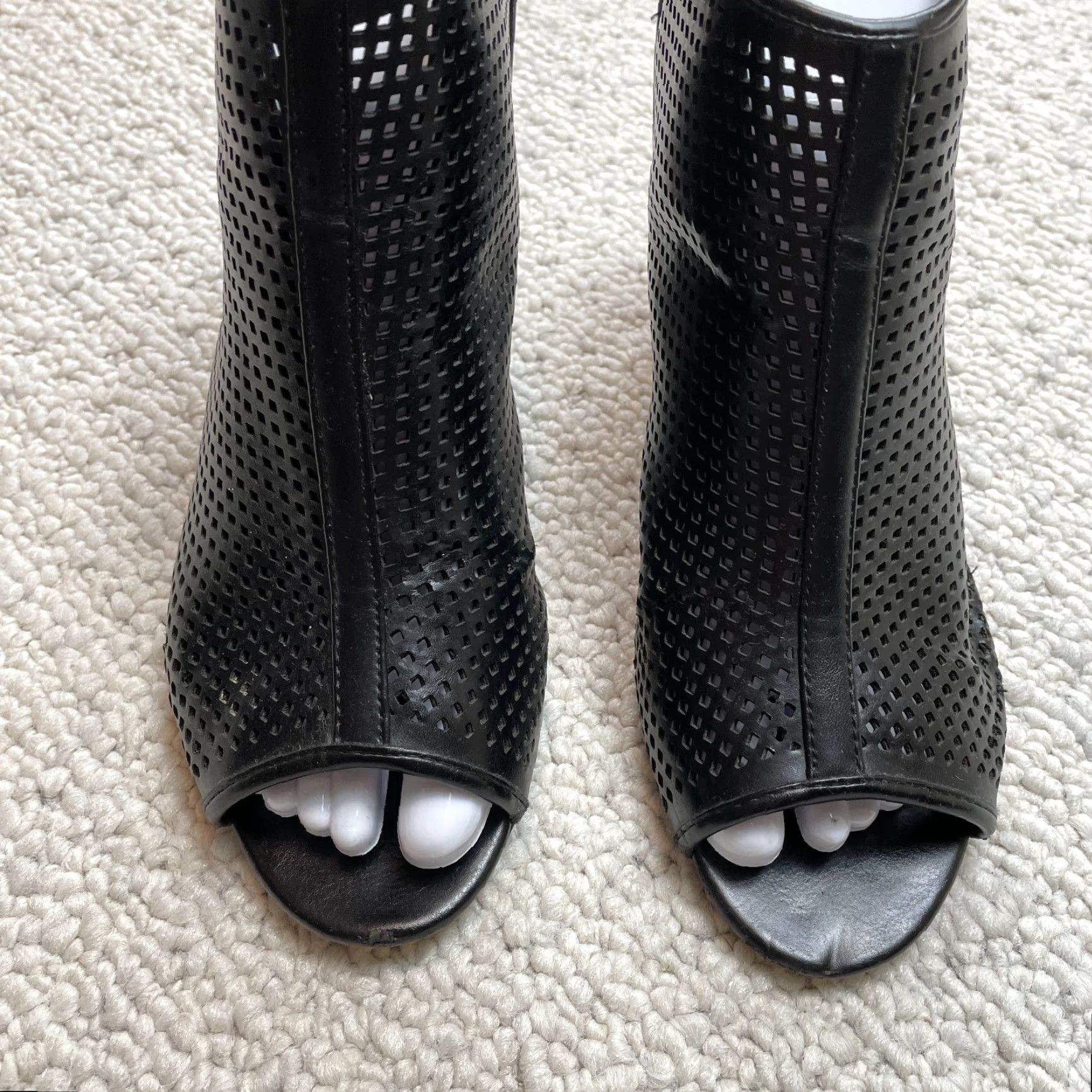 Merona Merona Faux Leather Heel Women Slingback Black 10 High Block Perforated Almond Toe Women's Shoe Comfort Formal Workwear Party/Cocktail Size US 10 / IT 40 - 4 Thumbnail