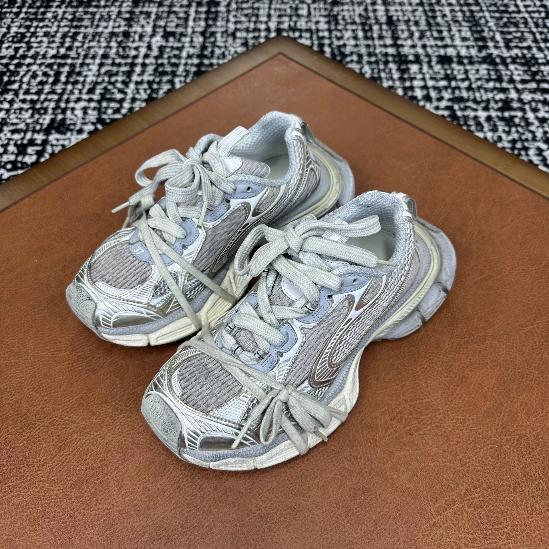 Balenciaga Balenciaga Mesh Beige Lowtop Sneakers it_37 Women Size US 7 / IT 37 - 1 Thumbnail