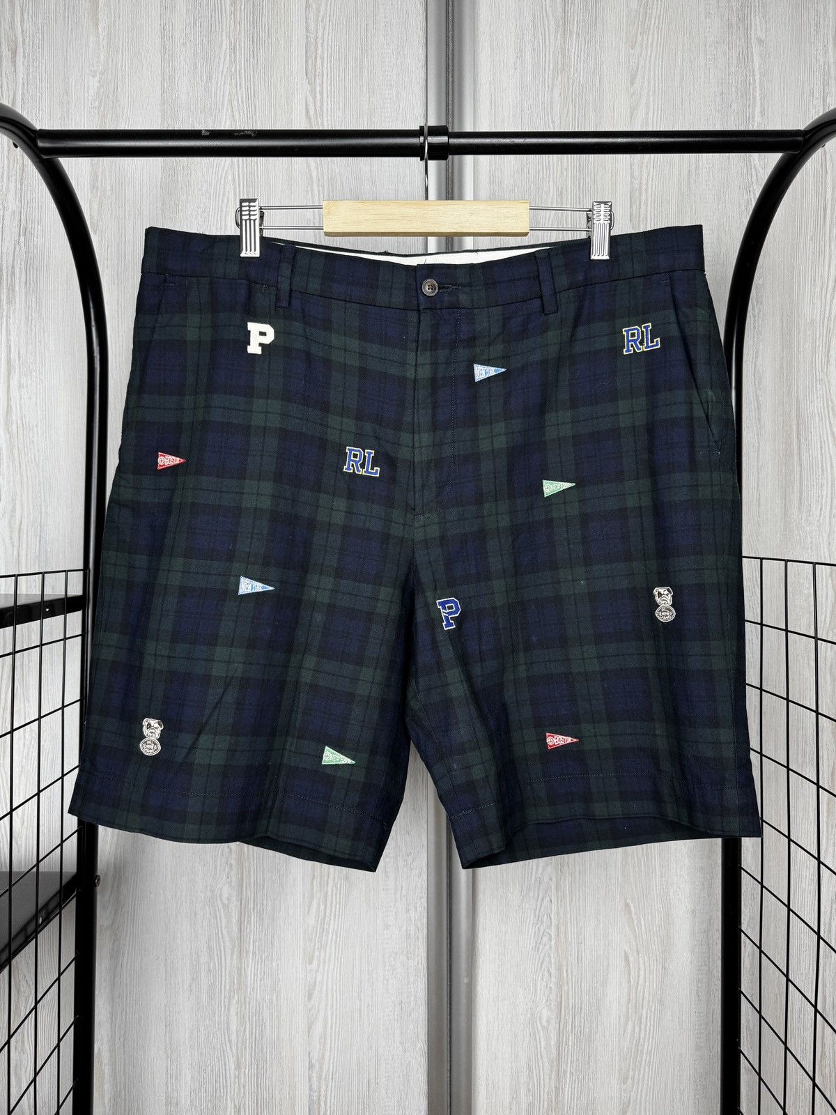 Polo Ralph Lauren Polo Ralph Lauren Blackwatch Tartan Shorts College Pennants Size US 36 / EU 52 - 2 Thumbnail
