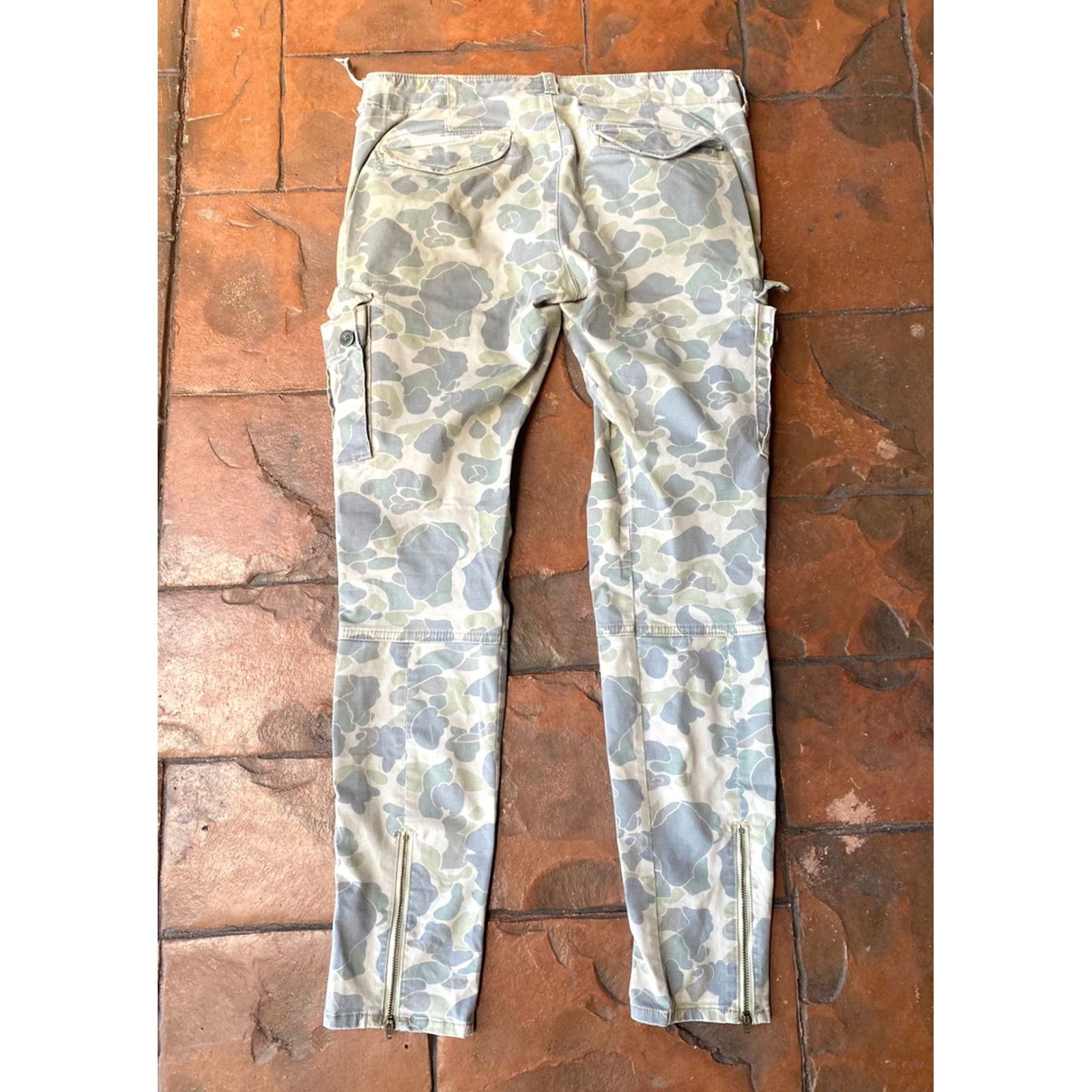 Ralph Lauren Denim & Supply Ralph Lauren Duck Camo Cargo Ankle Zip Pants Women 28 Green Camouflage Army 28 Mens Womens Size 28" / US 6 / IT 42 - 4 Thumbnail