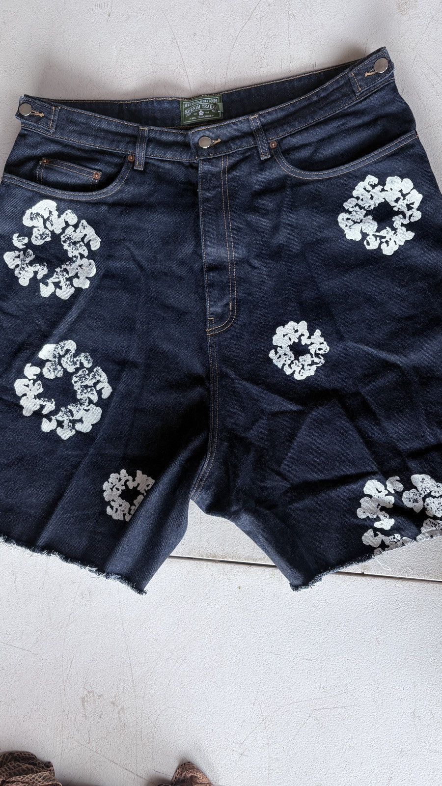 DENIM TEARS Denim Tears Wreath Jorts ‘Selvedge’ Size US 40 / EU 56 - 2 Thumbnail