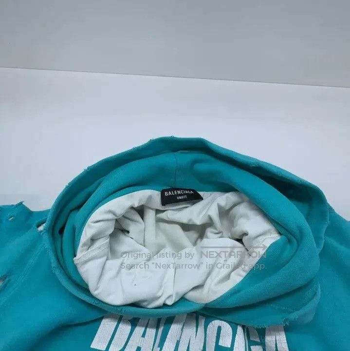 Balenciaga Balenciaga Distressed Hooded Sweatshirt in Sky Blue. Size US XXS / EU 40 - 5 Thumbnail