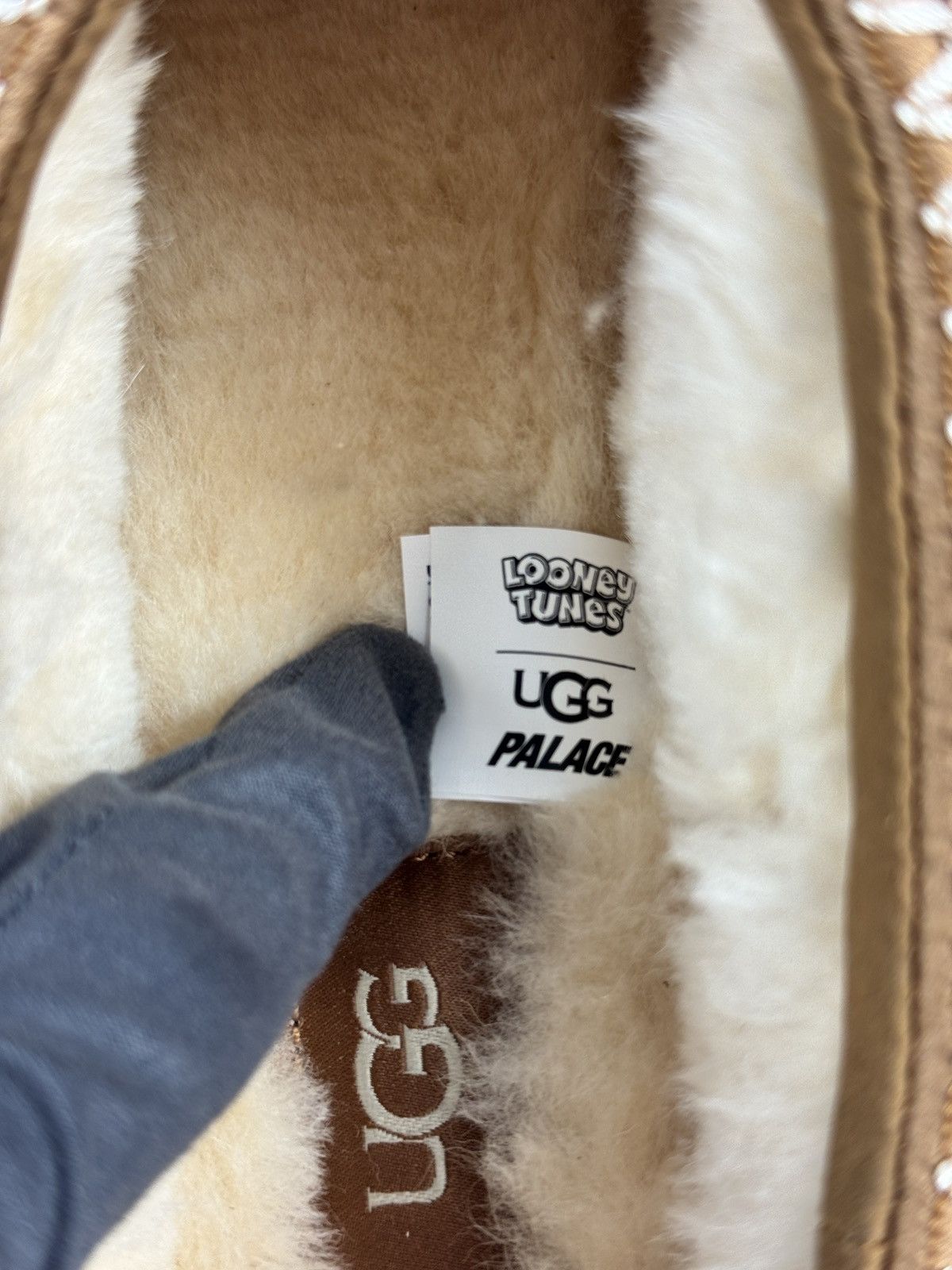Palace × Ugg LOONEY TUNES UGGS Size US 10 / EU 43 - 12 Thumbnail