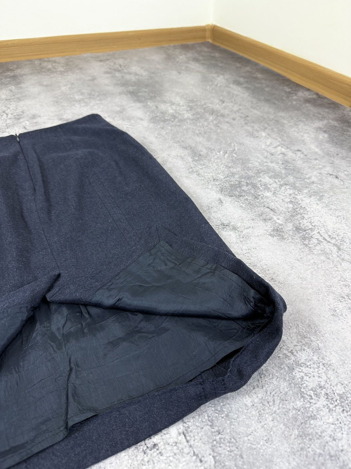Blumarine Vintage Bluemarine Navy Wool Luxury Designer Midi Skirt Size 27" / US 4 / IT 40 - 7 Thumbnail