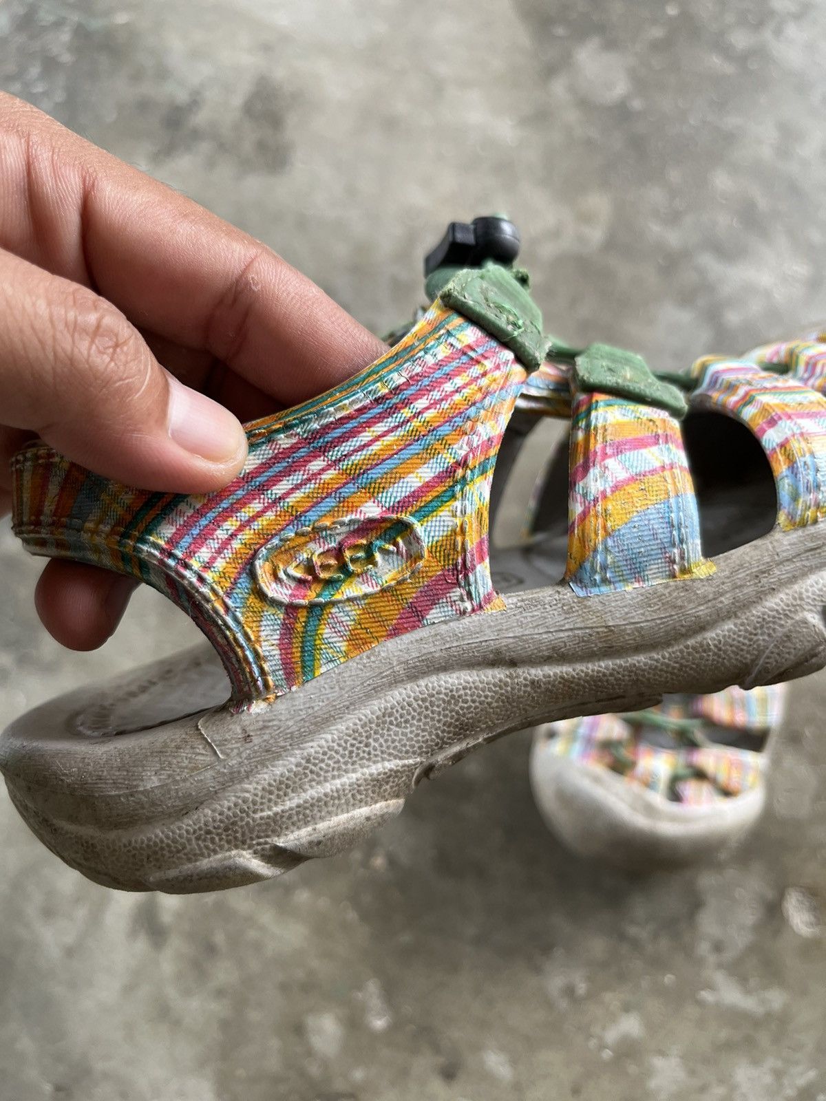 KEEN × Sports Specialties ⚡️STEALS⚡️Keen Rubber Sandal Rainbow Colour For Kid Size US 5 / EU 37 - 3 Thumbnail