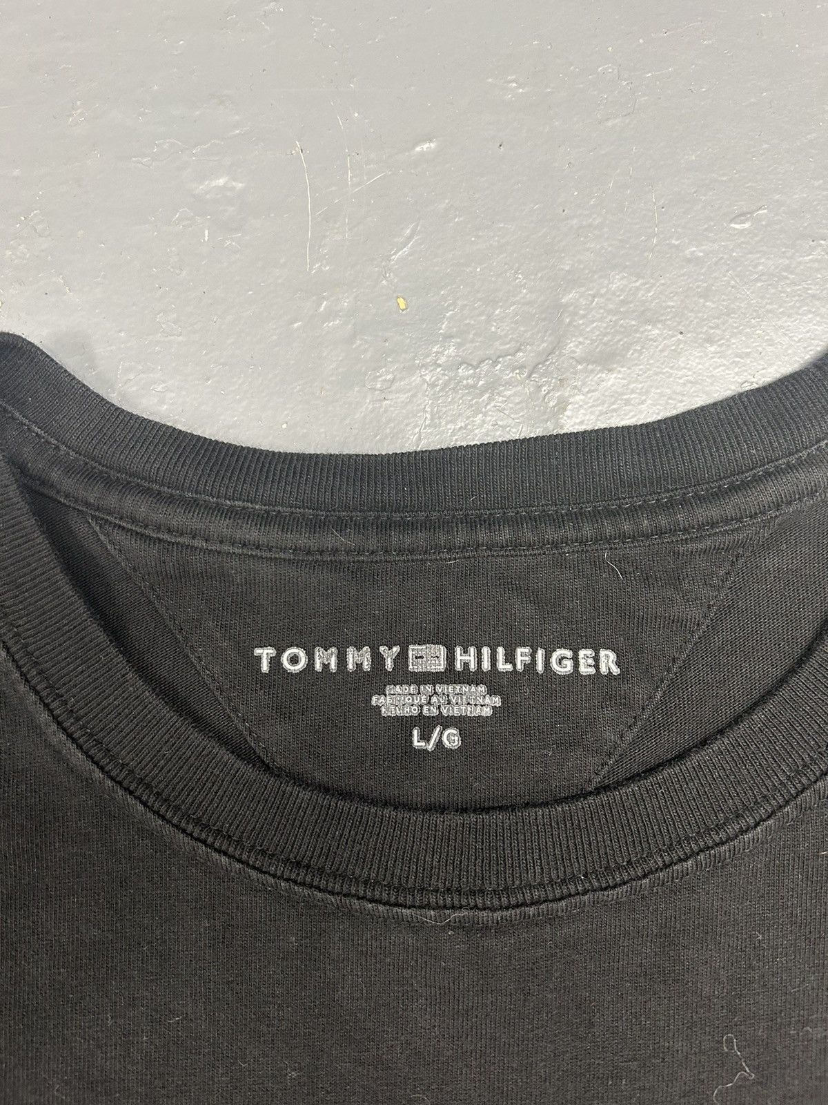 Tommy Hilfiger Crazy Vintage Y2K Essential Tommy Hilfiger Black Tee Shirt Size US L / EU 52-54 / 3 - 2 Thumbnail