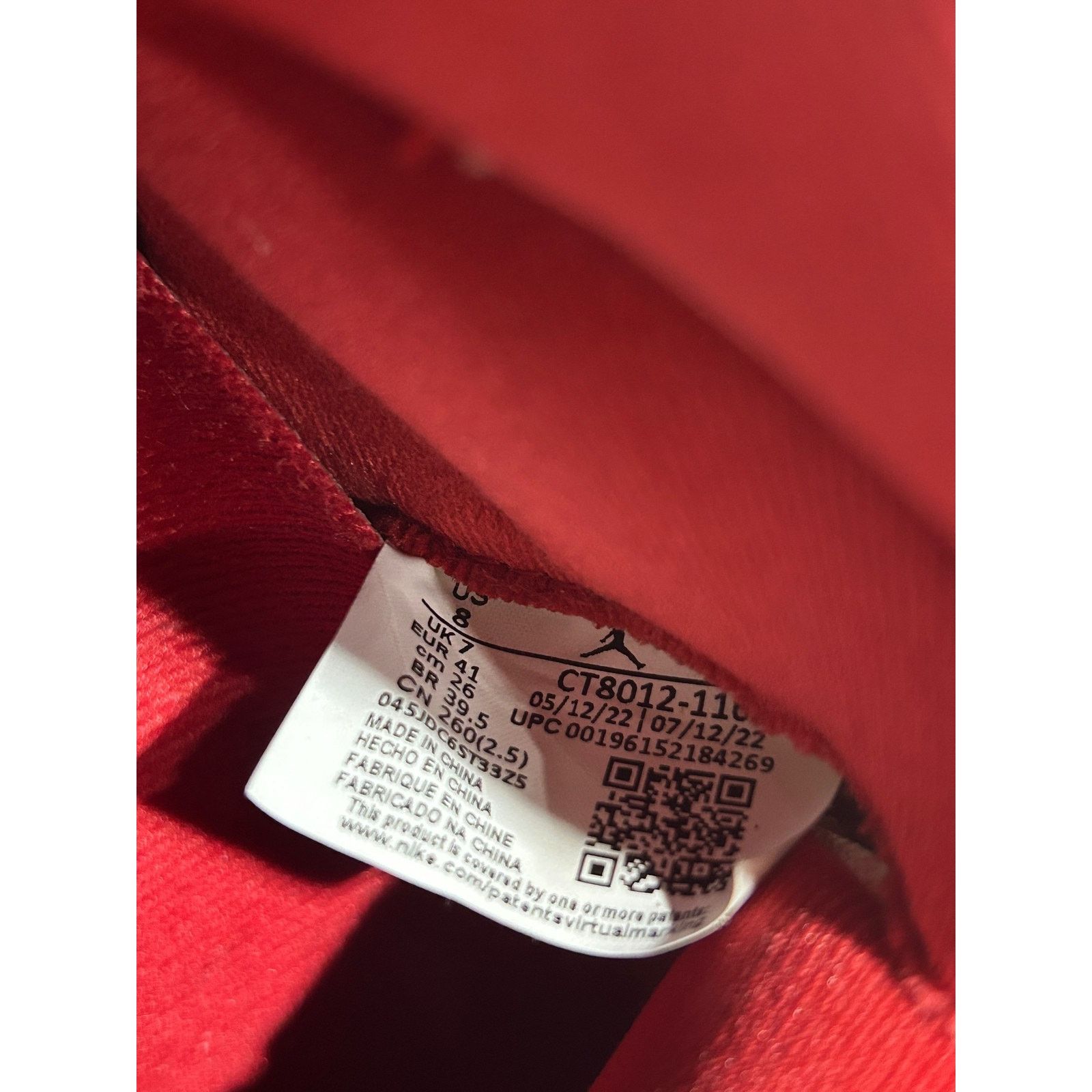 Nike JORDAN 11 RETRO CHERRY SIZE 8 PREOWNED Size US 8 / EU 41 - 6 Thumbnail