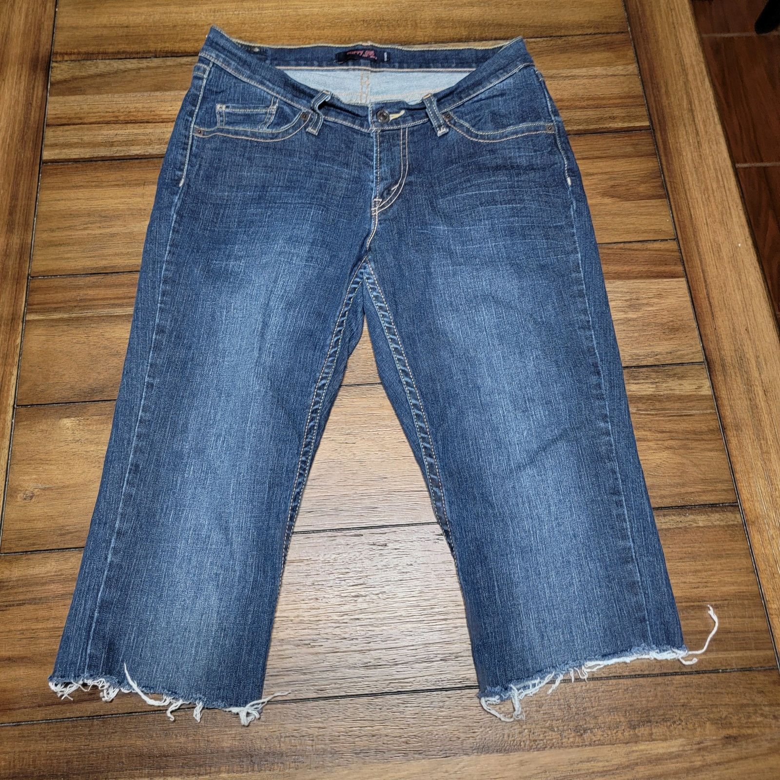 Levi's Levis 528 Denim Capris Curvy Cut w/ Raw Hem - Size 9 M Size 30" / US 8 / IT 44 - 1 Thumbnail