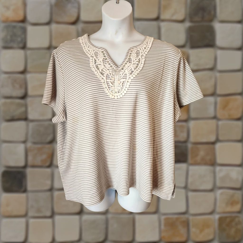 Vintage Alfred Dunner Woman Gray Metallic Stripe Beaded Lace Trim Casual Top Boho 3X Size XXL / US 16-18 / IT 52-54 - 1 Thumbnail