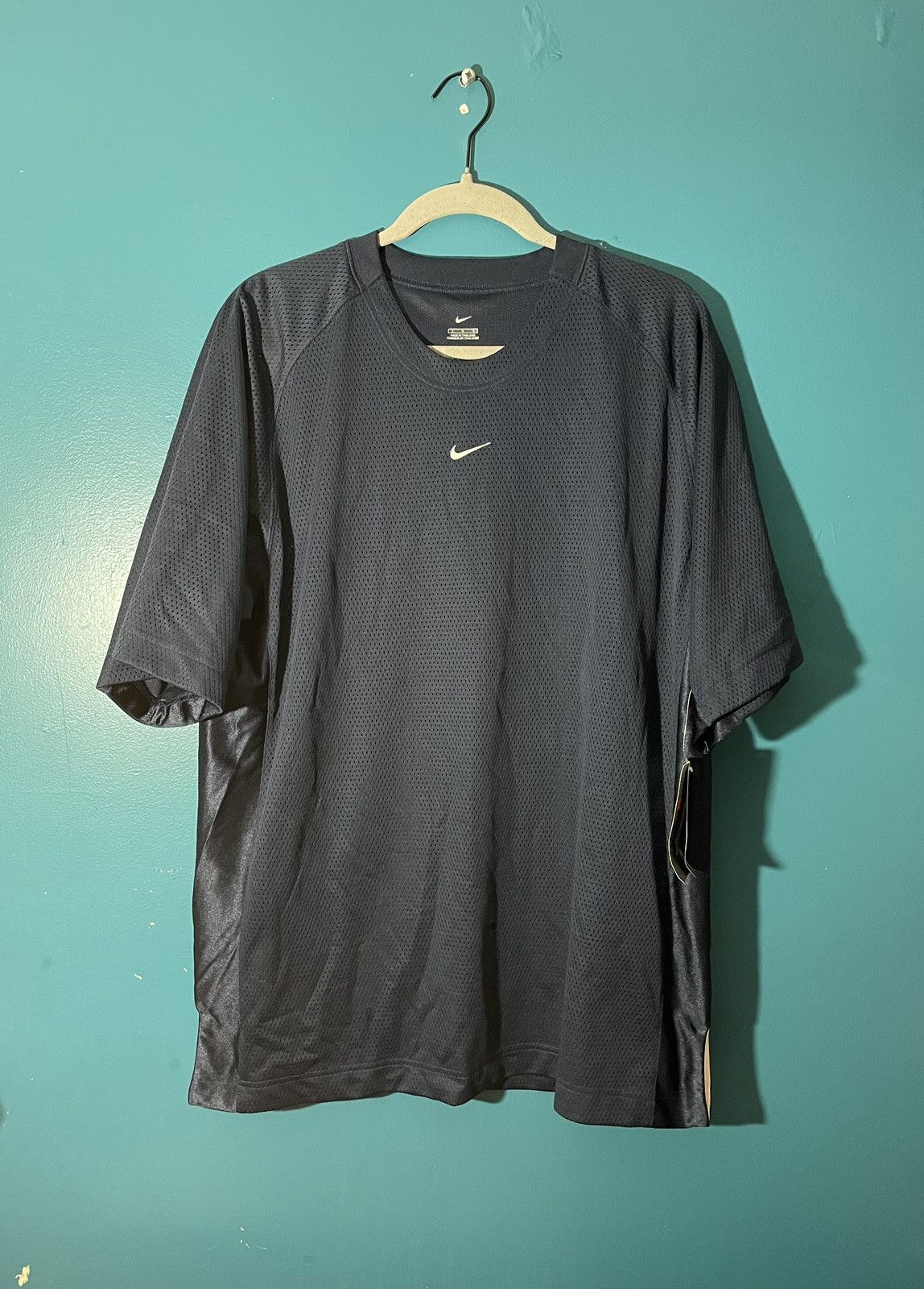 Nike NWT Vintage 2003 nike basketball center swoosh short sleeve Size US L / EU 52-54 / 3 - 1 Thumbnail