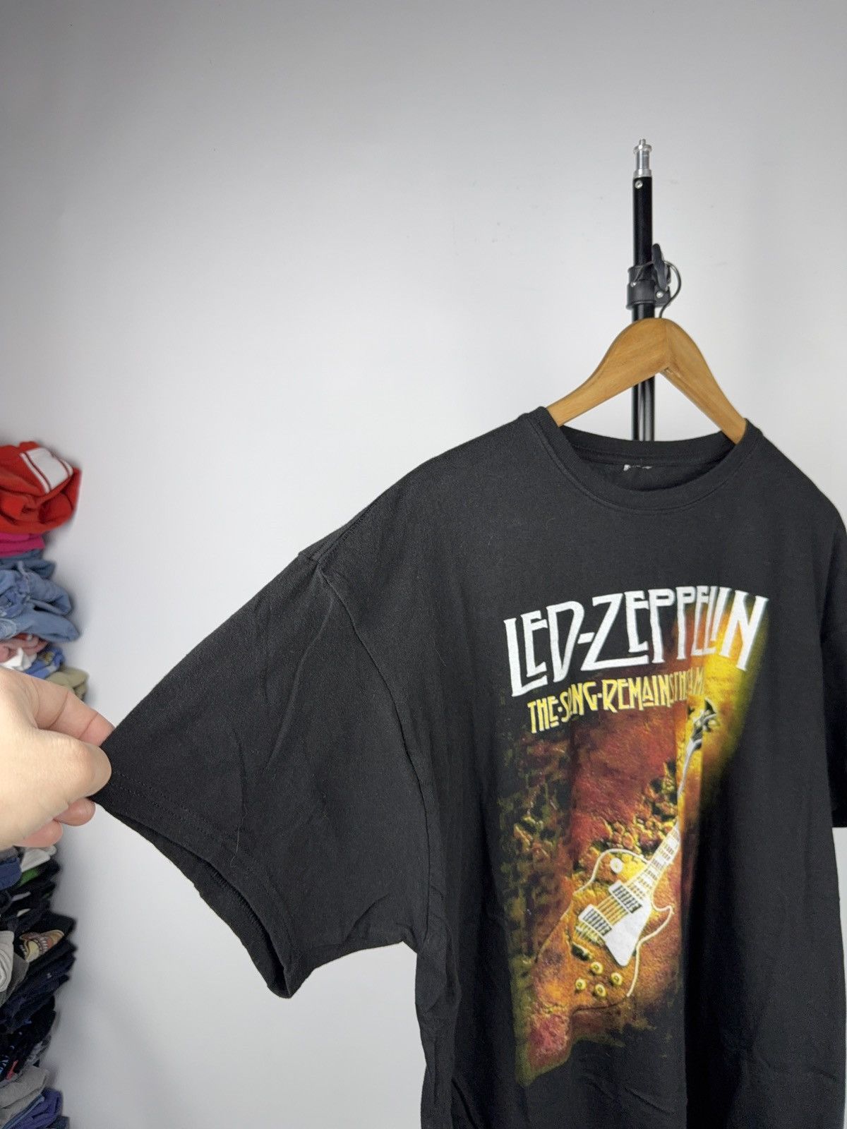 Led Zeppelin 00s Led Zeppelin “The Song Remains the Same” T Shirt Size US L / EU 52-54 / 3 - 2 Thumbnail