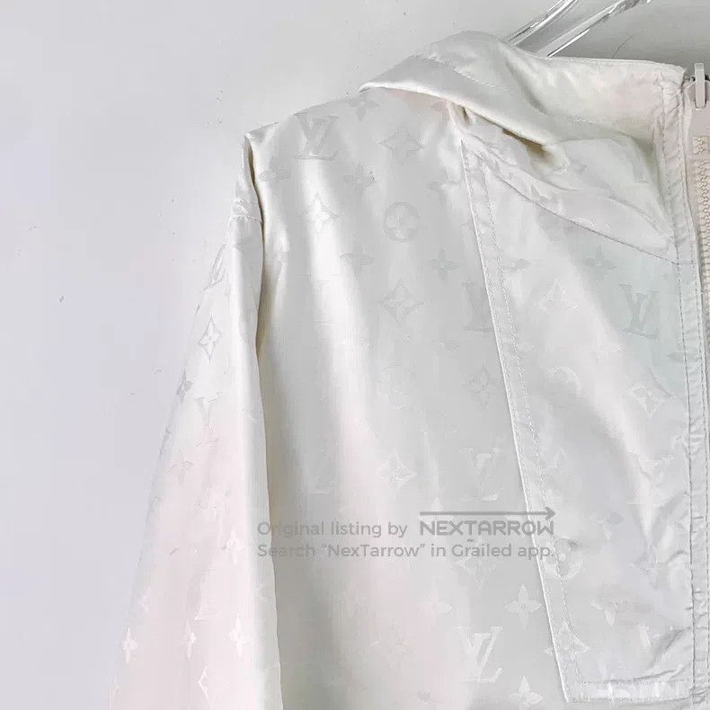 Louis Vuitton Louis Vuitton 22 white logo full print hooded zipper long Size US M / EU 48-50 / 2 - 5 Thumbnail