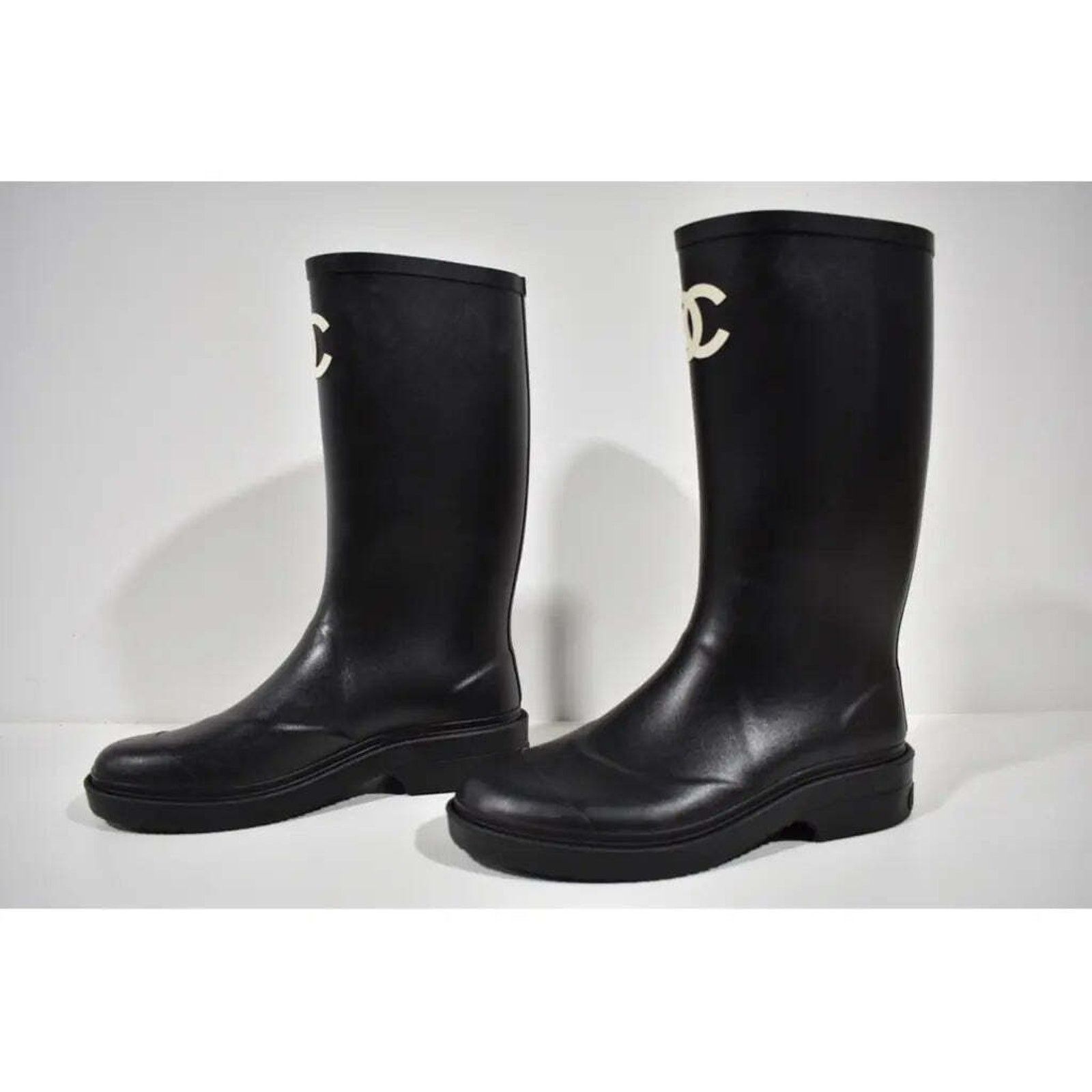 Chanel Chanel 22A Black White CC Logo High Rubber Rain Boots 42 Size US 12 / IT 42 - 10 Thumbnail