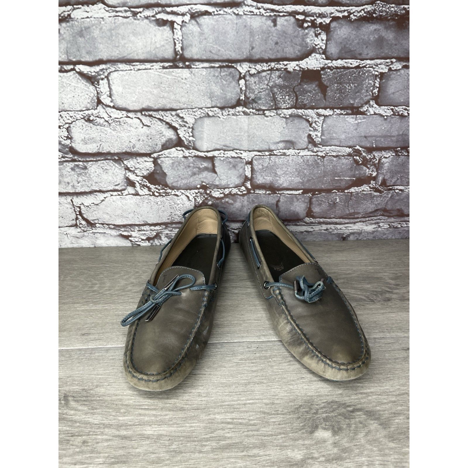 Tod's Tod's Gommino Gray Leather Moccasin Driving Loafers Women’s Size US 8 / IT 38 - 16 Thumbnail