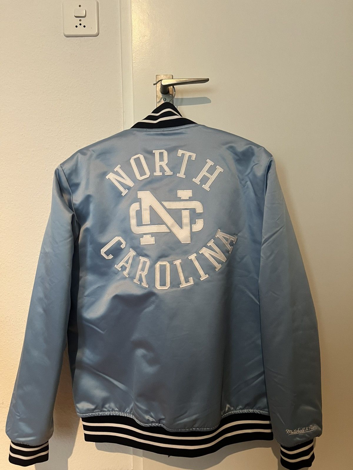Mitchell & Ness Vintage Baby Blue UNC College Bomber Size US L / EU 52-54 / 3 - 2 Thumbnail