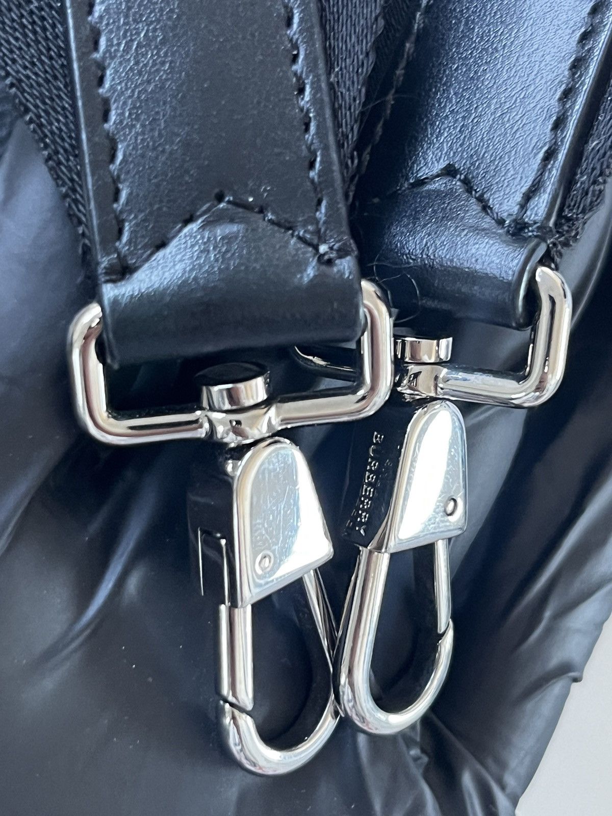 Burberry BURBERRY Black Leather Phone Shoulder Bag Size ONE SIZE - 16 Thumbnail