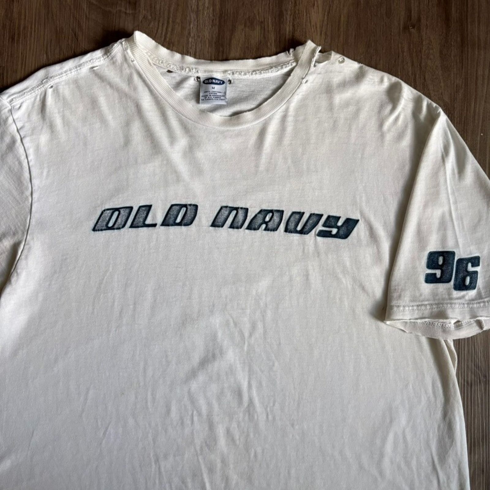 Old Navy × Vintage Vintage Old Navy T-Shirt Mens Size M Distressed Thrashed Size US M / EU 48-50 / 2 - 2 Thumbnail
