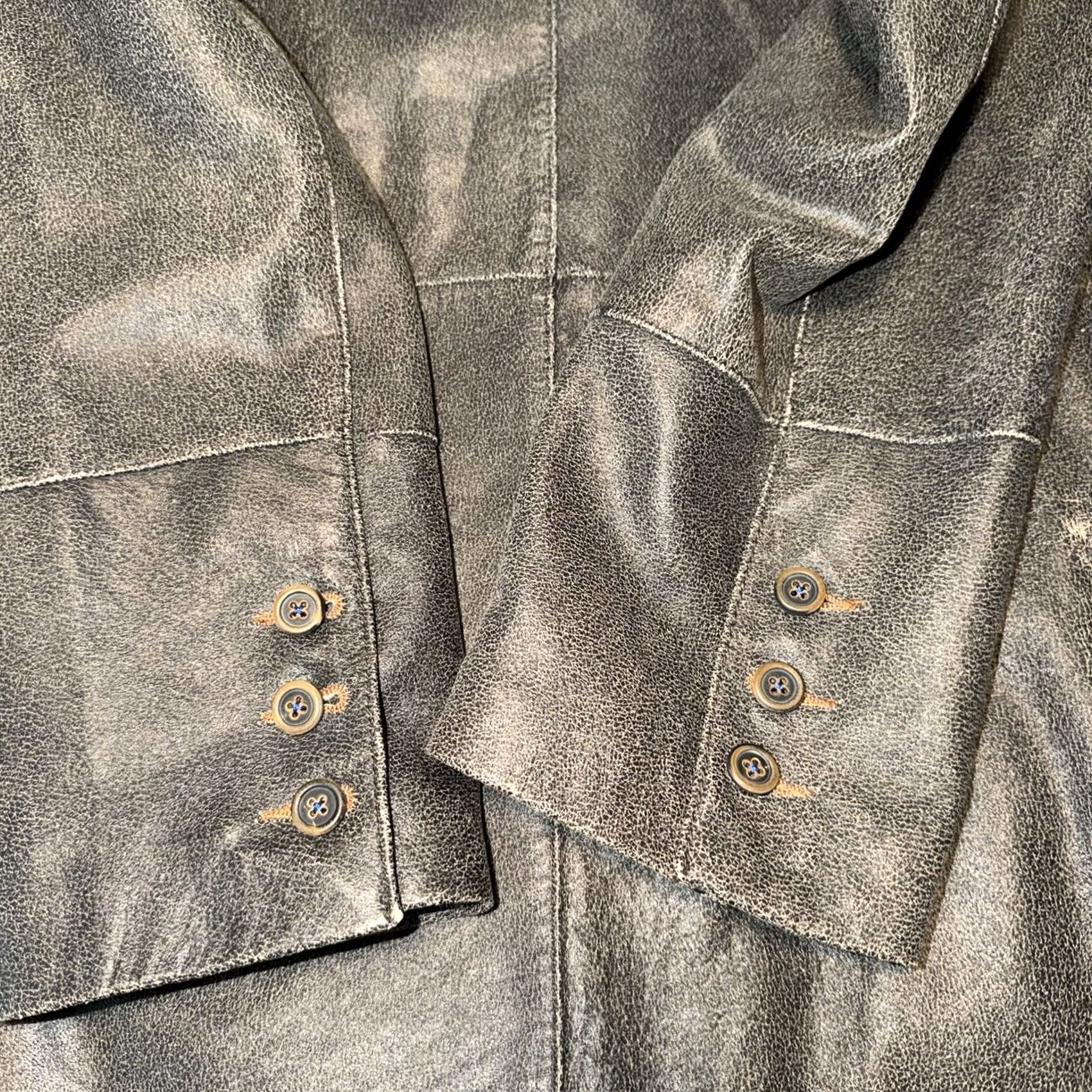 Robert Graham Robert Graham Gray Leather Jacket Men’s 42/52 Lined Casual Jacket Mens Regular Size 42/52 Gray Leather Button Logo Vintage No Size US XS / EU 42 / 0 - 6 Thumbnail