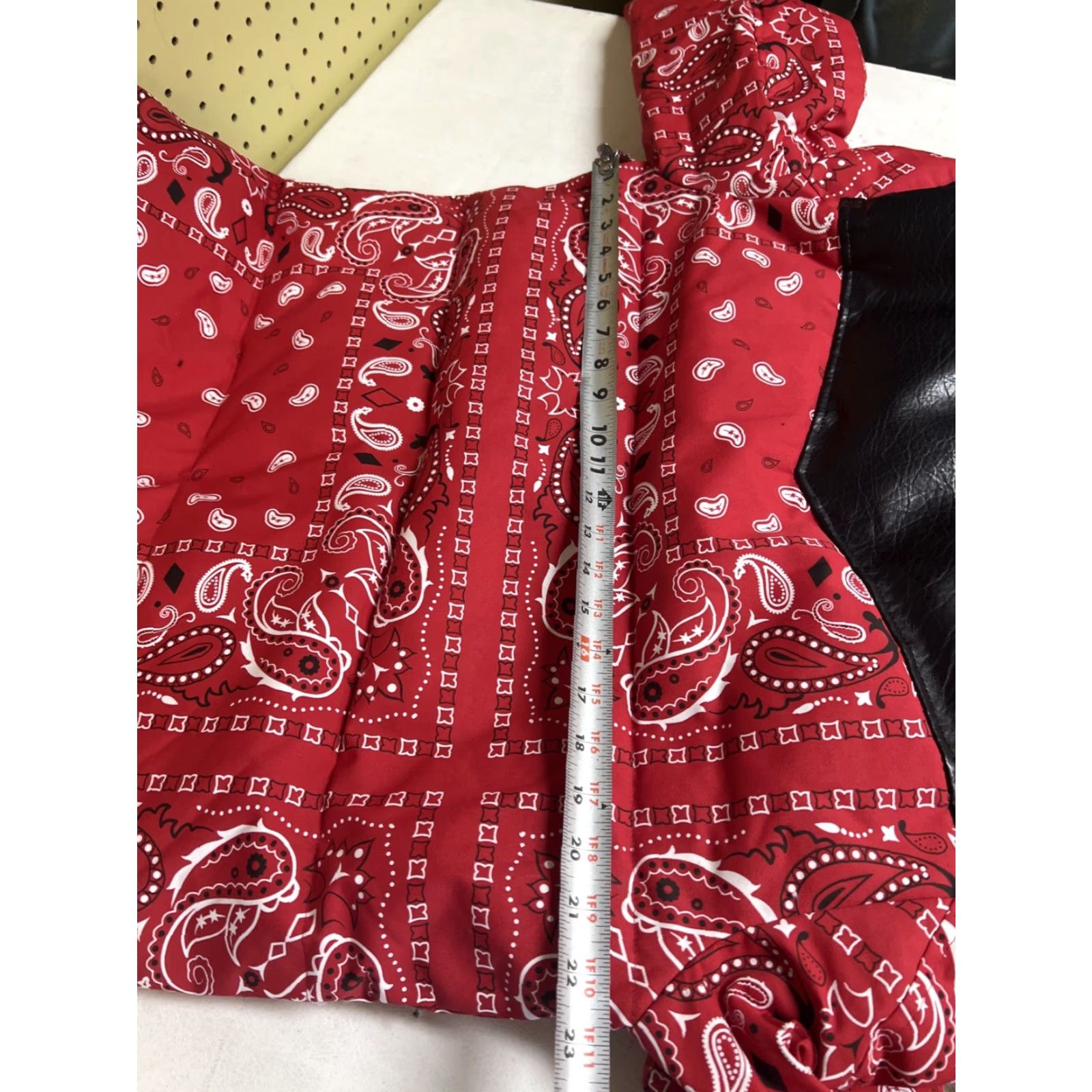Levi's Levi's Puffer Jacket Men Western Paisley Red Bandana Sherpa Collar Size M Size US M / EU 48-50 / 2 - 6 Thumbnail