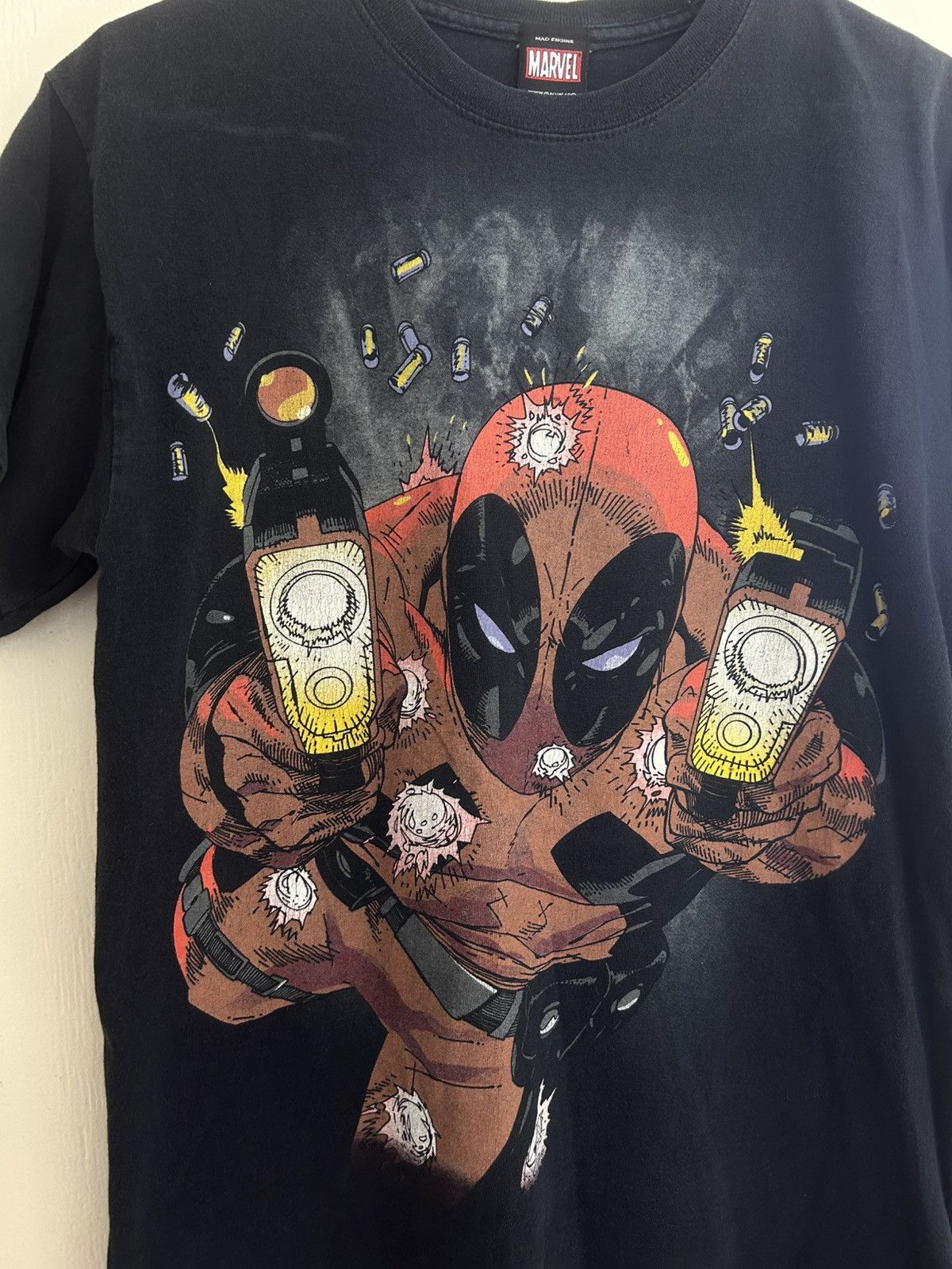 Marvel Comics Vintage Marvel Deadpool Shooting Comic Graphic T-shirt Size US M / EU 48-50 / 2 - 2 Thumbnail