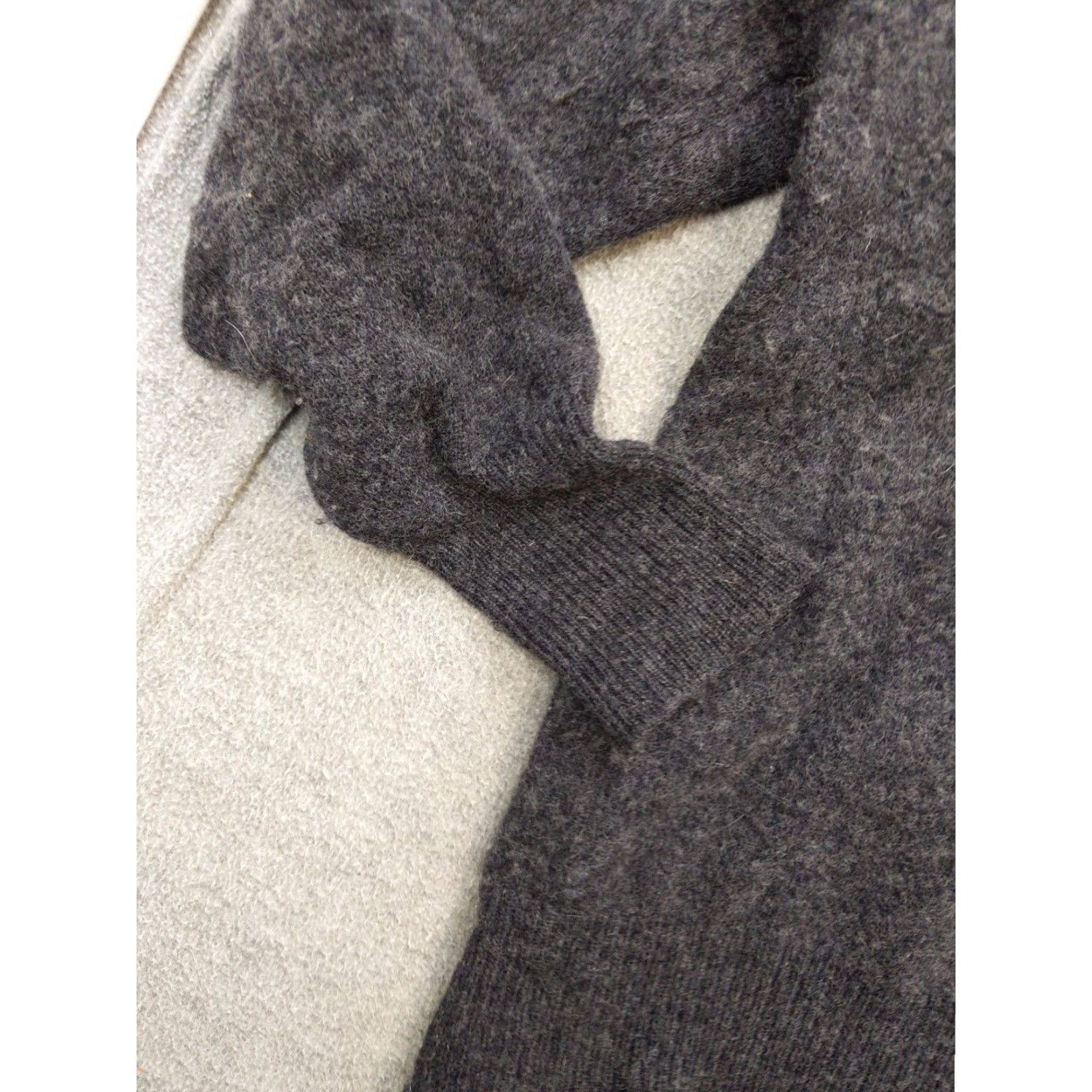 Lord & Taylor Lord & Taylor Sweater Mens L Gray Lambswool V-Neck Pullover Knit Wool UK Made Size US L / EU 52-54 / 3 - 3 Thumbnail
