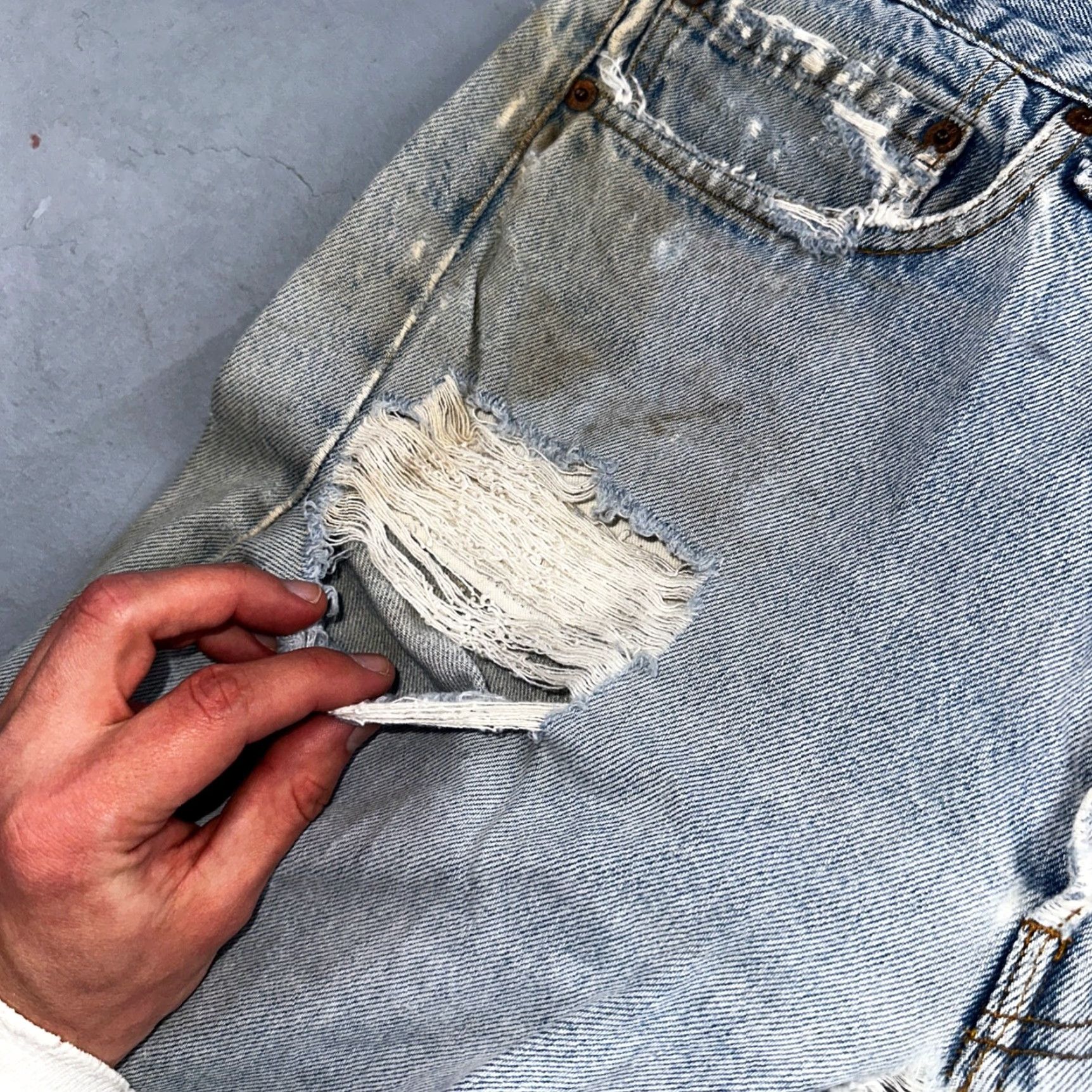 Levi's VINTAGE Levi's 501 Jeans Straight Denim Blue Light Wash 32x33 USA 90s Mens Classic Straight Leg Jeans Size US 32 / EU 48 - 7 Thumbnail