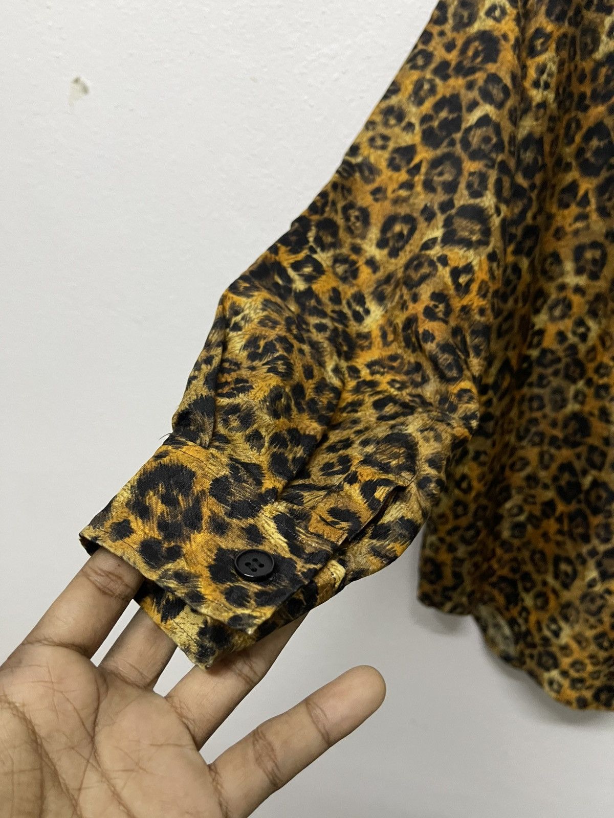 Yves Saint Laurent 1990s YVES SAINT LAURENT LEOPARD OPEN COLLAR FEMININE BLOUSE Size M / US 6-8 / IT 42-44 - 14 Thumbnail