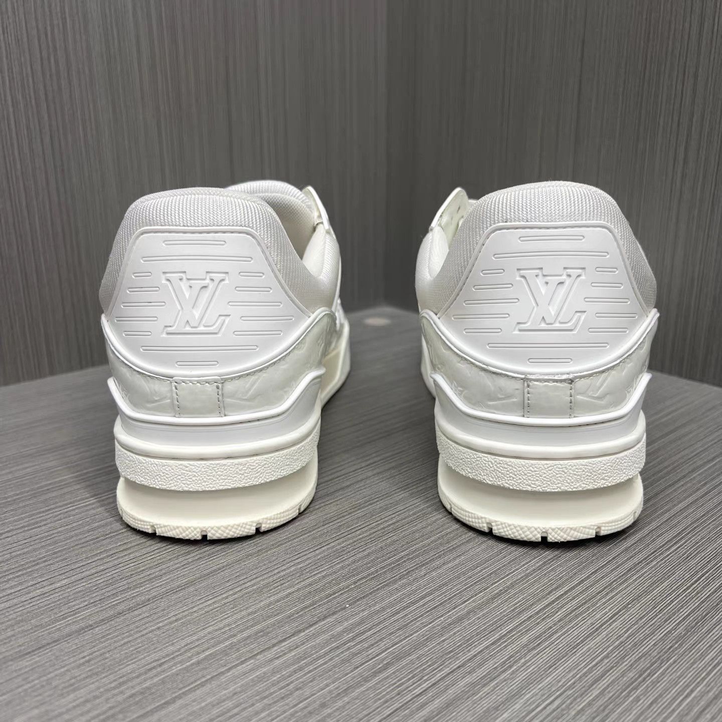 Louis Vuitton Louis Vuitton Trainer White Patent Leather Monogram K15 Size US 8 / EU 41 - 3 Thumbnail
