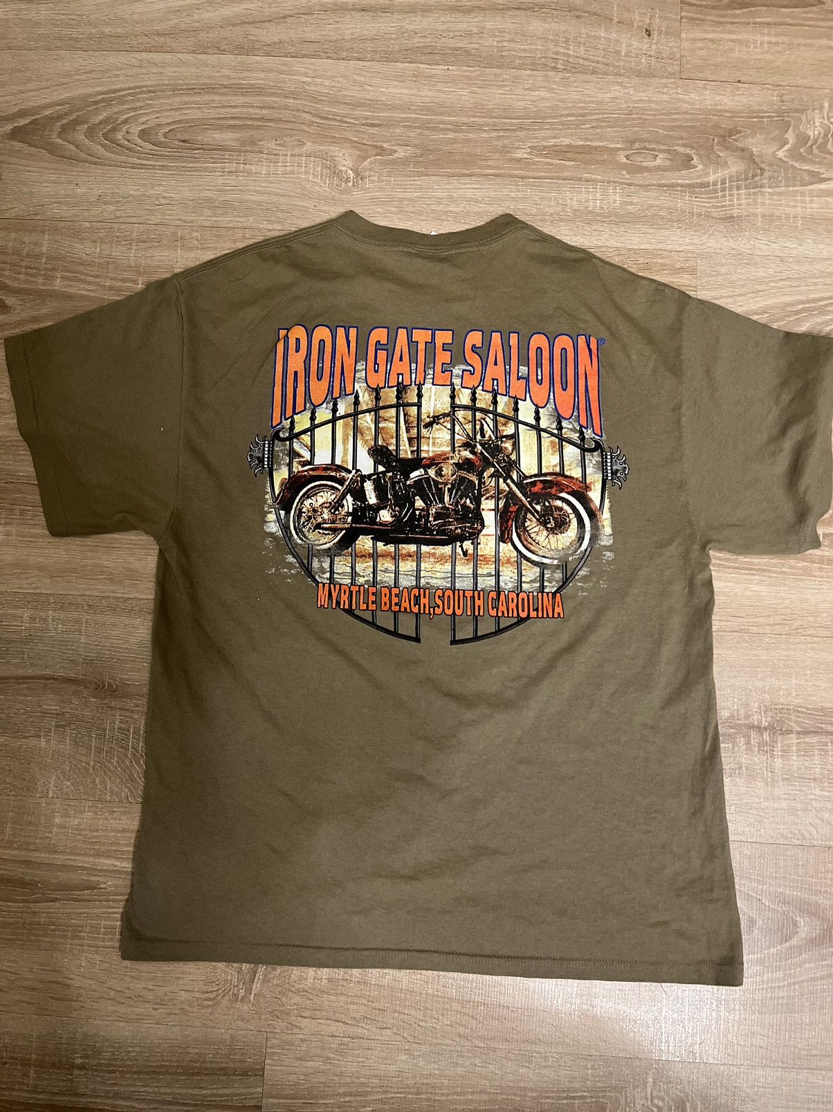 Band Tees × Vintage Vintage iron gate saloon t shirt Size US L / EU 52-54 / 3 - 1 Thumbnail