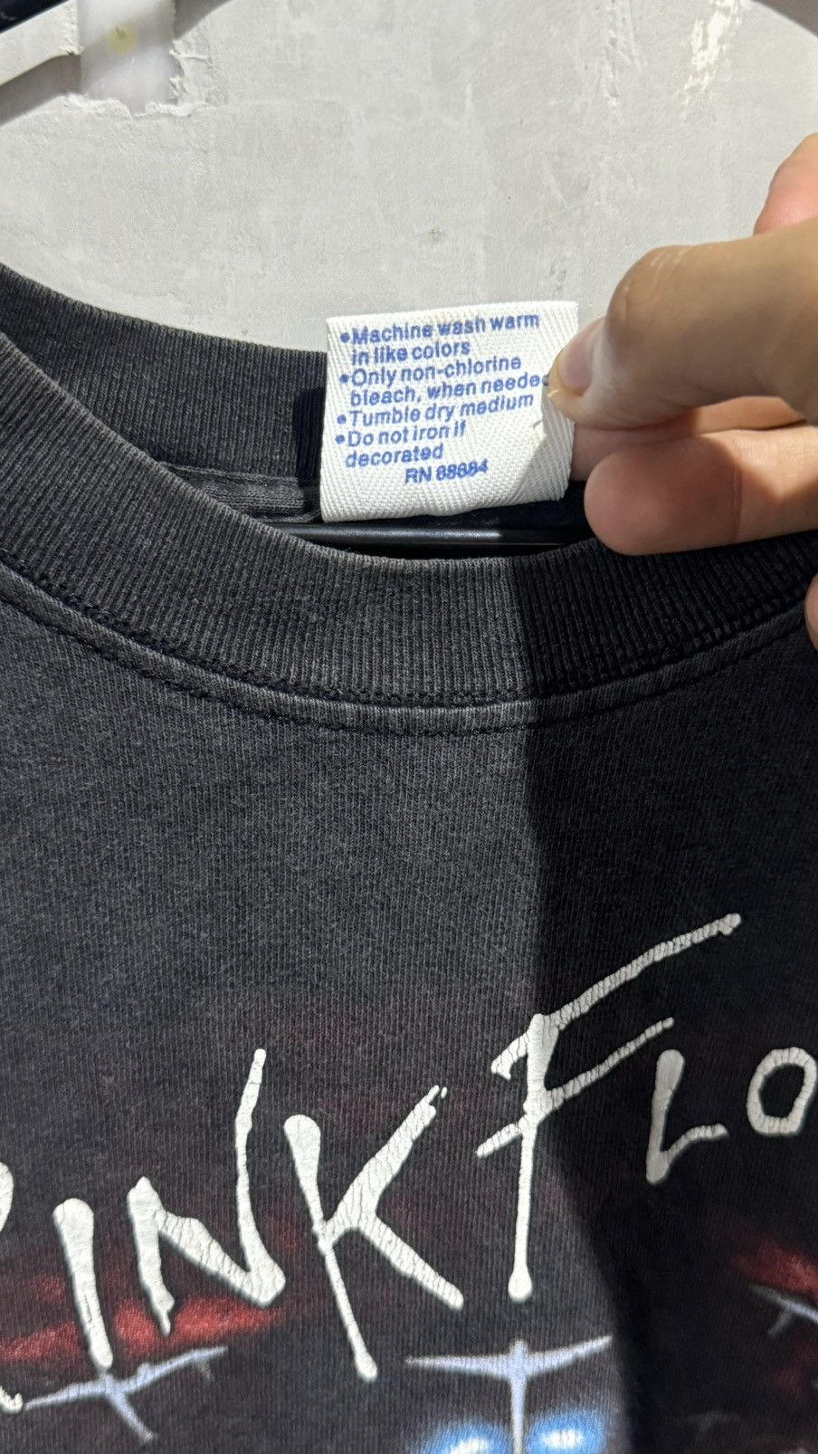 Band Tees × Pink Floyd × Vintage Vintage 90s Pink Floyd The Wall Tshirt Size US L / EU 52-54 / 3 - 9 Thumbnail