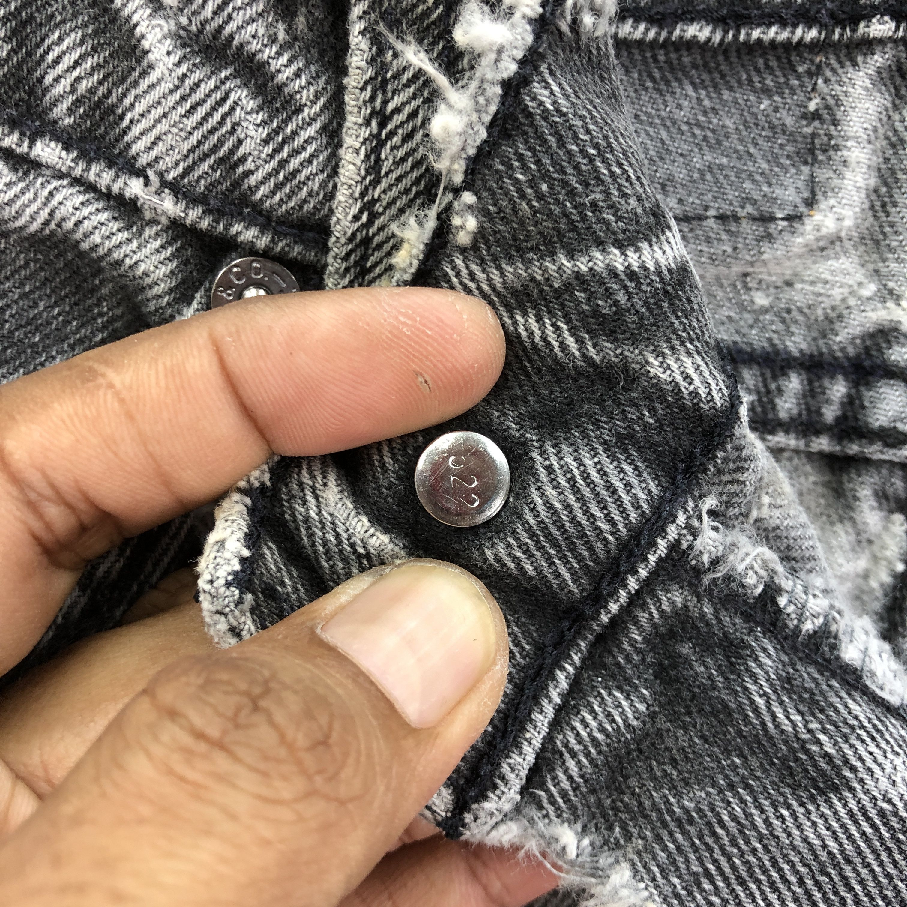 Levi's Vintage Levis 550 Stonewash Faded Black Jeans Ash Gray Denim Size 26" / US 2 / IT 38 - 7 Thumbnail