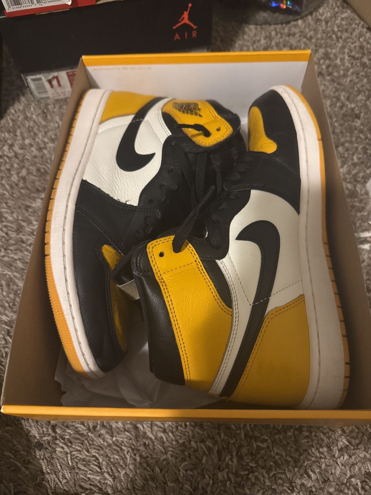 Jordan Brand × Nike Nike Air Jordan 1 “Taxi” Size US 11 / EU 44 - 1 Thumbnail