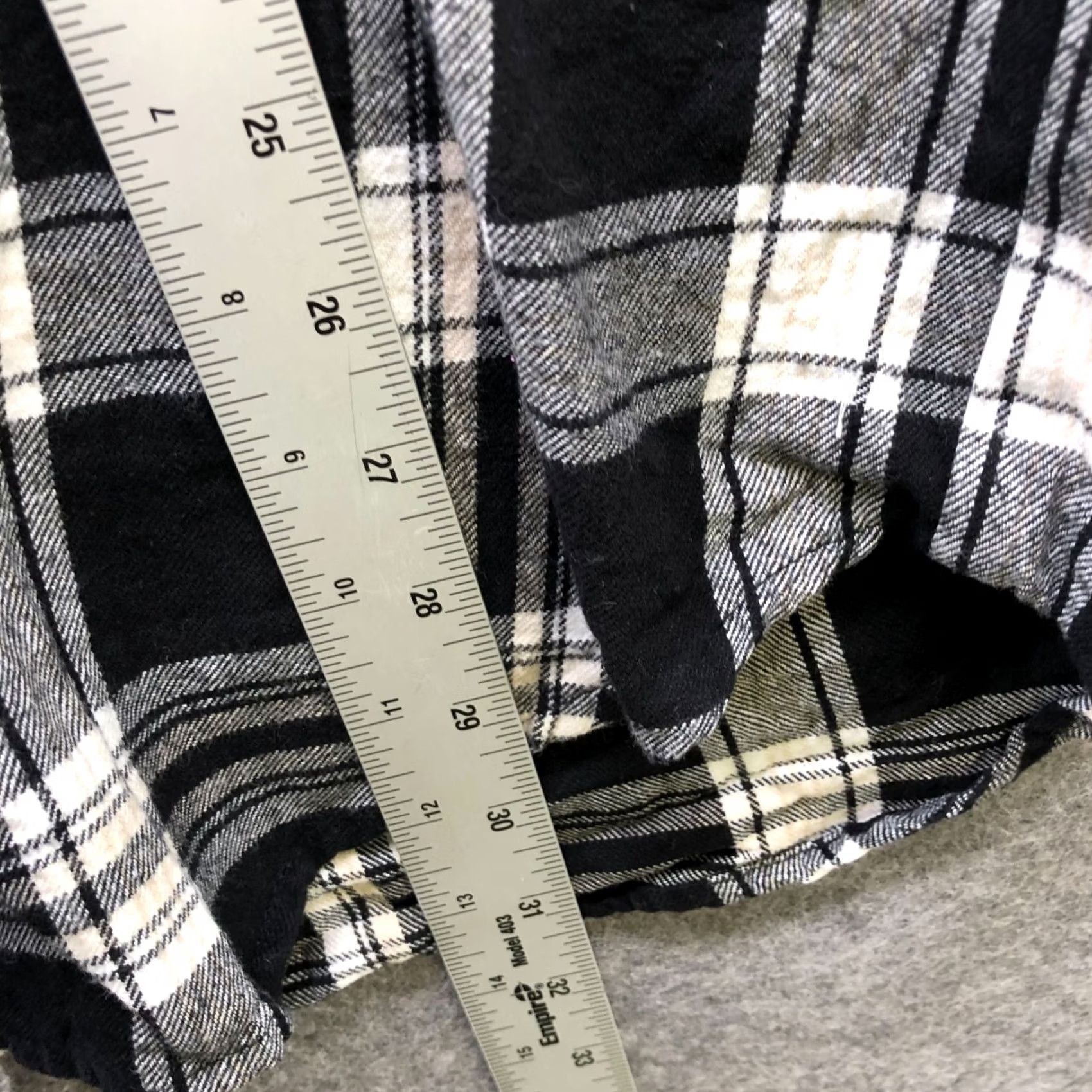 H&M VINTAGE? No. H&M Oversized Flannel Shirt Womens S Black White Buffalo Plaid Overshirt Size S / US 4 / IT 40 - 8 Thumbnail