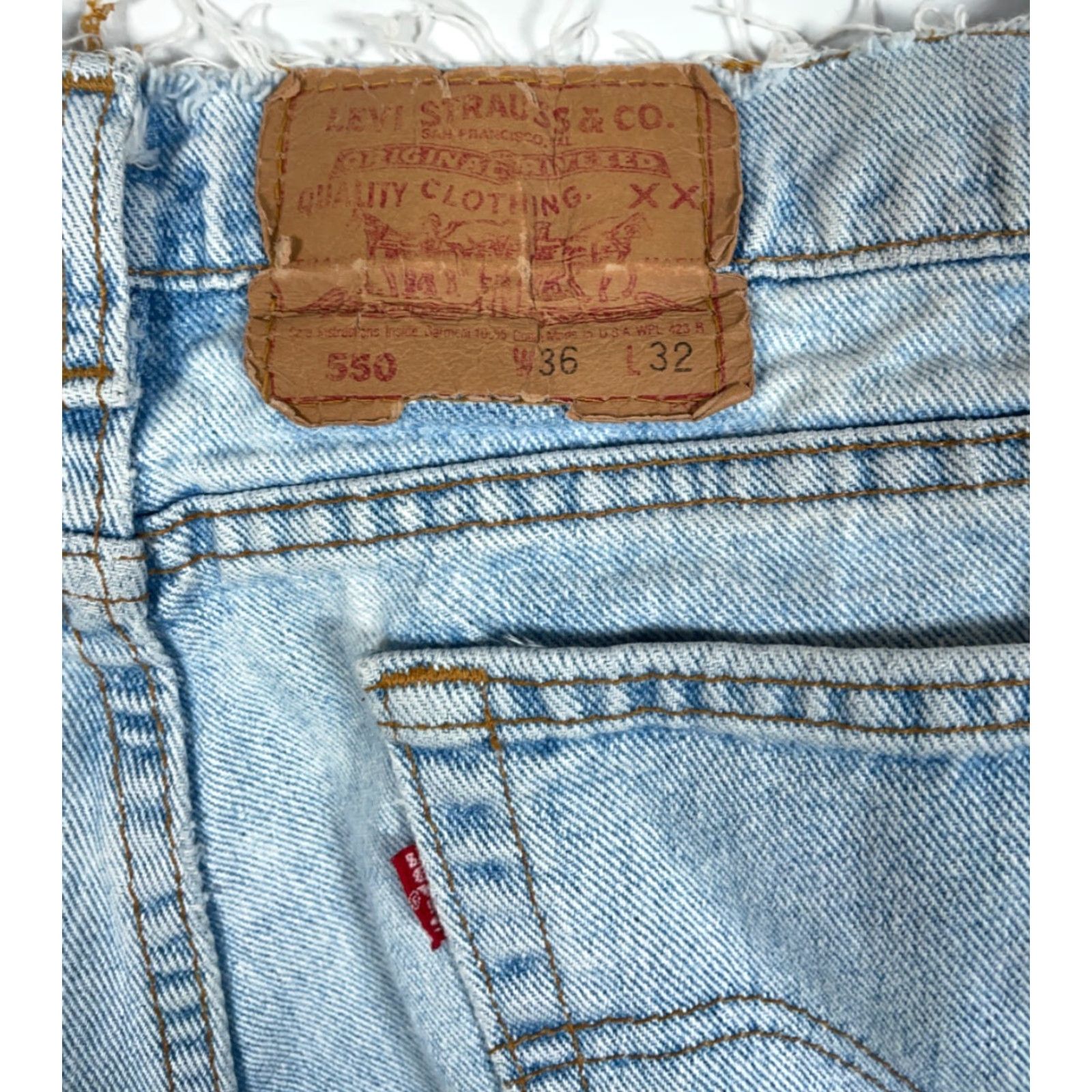 Levi's VINTAGE Levi's 550 Jeans Mens 34 x 31 Light Blue Denim 90s Distressed Straight 5-Pocket Zip Fly USA Made Size US 34 / EU 50 - 4 Thumbnail