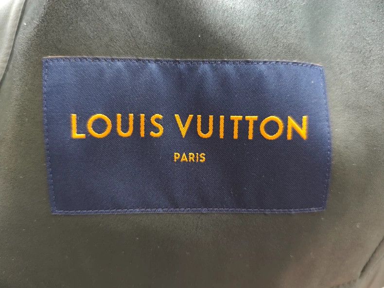 Louis Vuitton Louis Vuitton White chain black 3D pocket leather jacket 25 Size US L / EU 52-54 / 3 - 4 Thumbnail