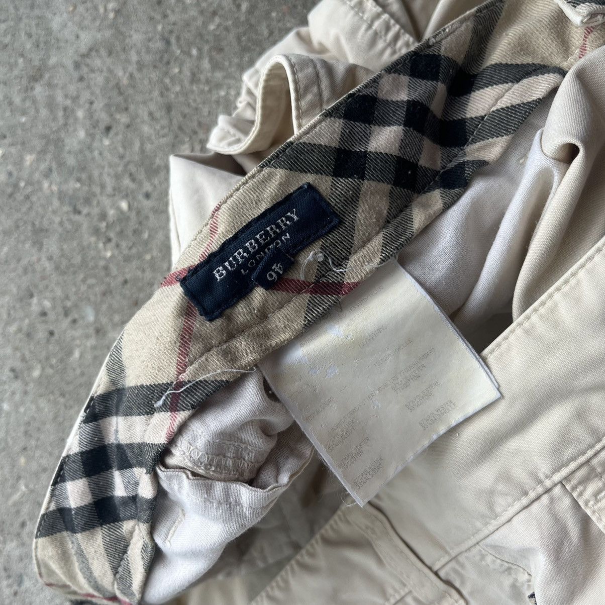 Burberry Burberry beige tech pocket cargo shorts Bermuda vintage Size US 30 / EU 46 - 11 Thumbnail