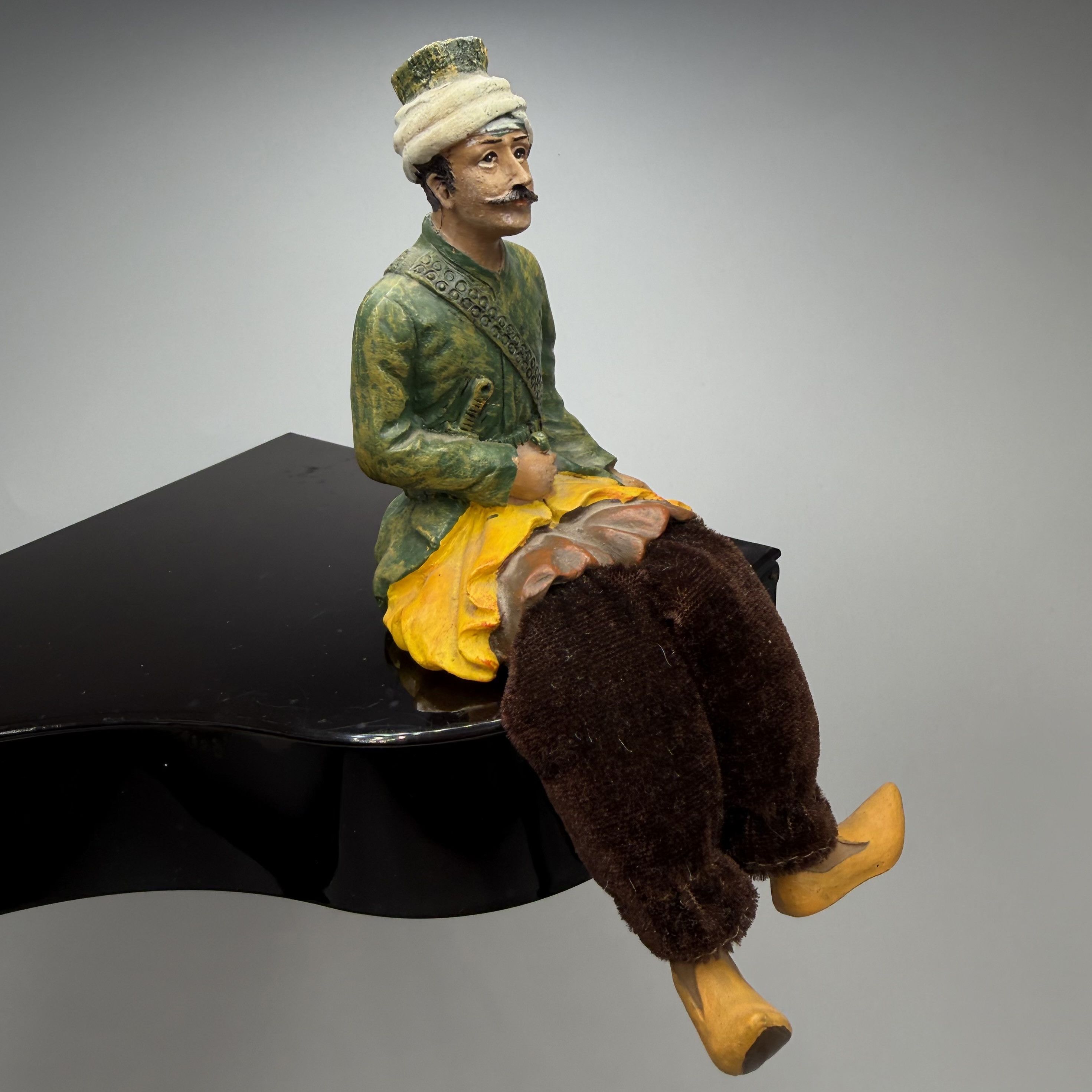 Vintage Vintage Uzbek Seated Man Figurine Shelf Sitter Size ONE SIZE - 2 Thumbnail