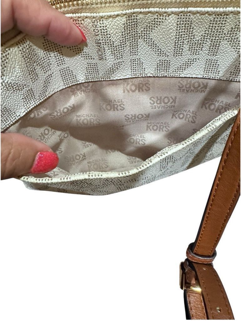 Michael Kors Michael Kors Fulton Large WhiteGray Signature Logo Crossbody Size ONE SIZE - 10 Thumbnail