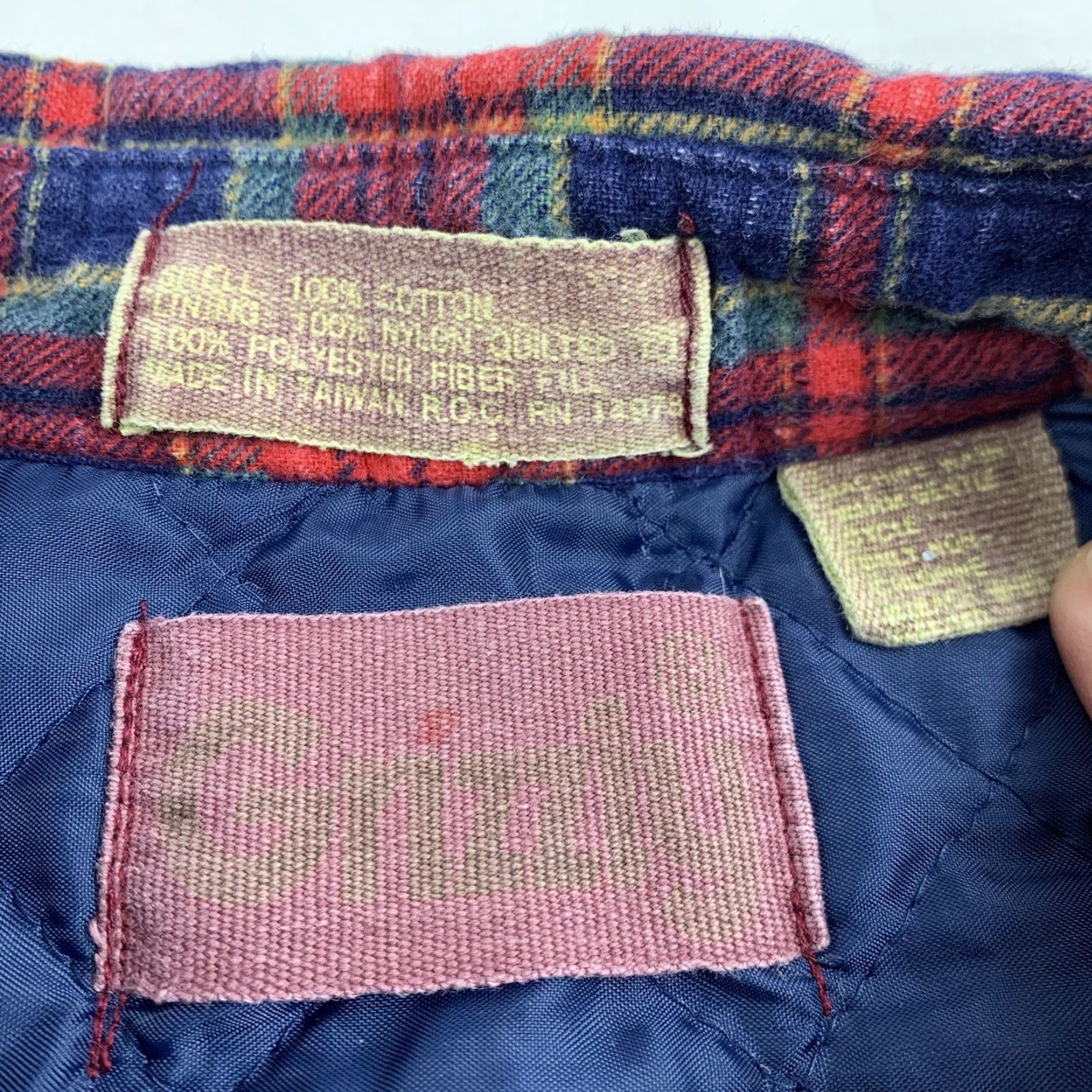 Vintage VINTAGE Grizzly Shirt Adult Medium Red Plaid Flannel Quilted 90s USA Mens Button-Up Size US M / EU 48-50 / 2 - 3 Thumbnail