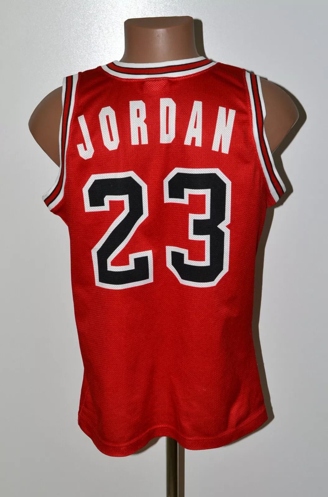Champion NBA CHICAGO BULLS SHIRT JERSEY CHAMPION JORDAN #23 SIZE S Size US S / EU 44-46 / 1 - 1 Thumbnail