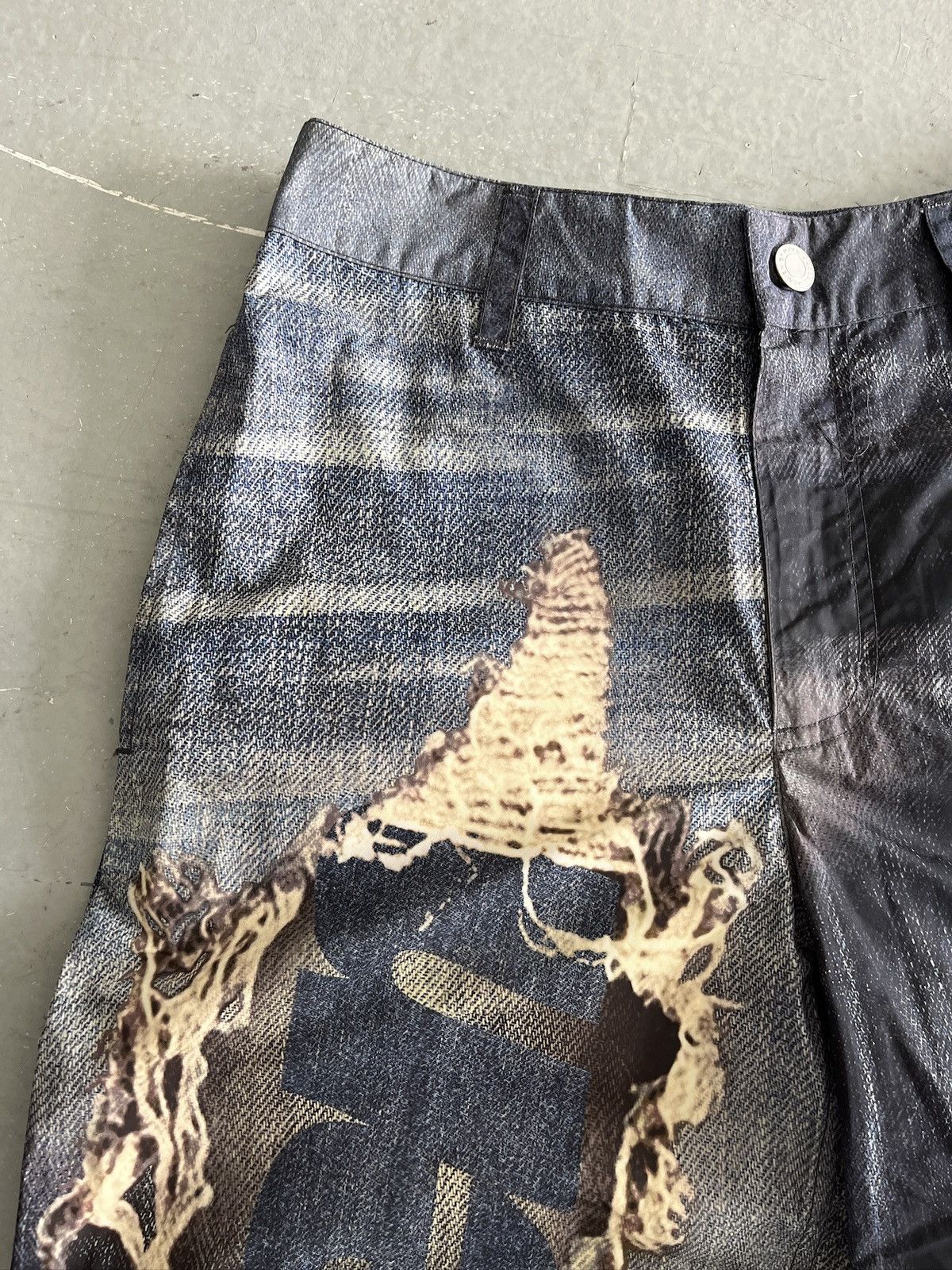 Heaven by Marc Jacobs Heaven by Marc Jacobs x Bladee Printed Denim Pants (unisex) Size US 28 / EU 44 - 8 Thumbnail