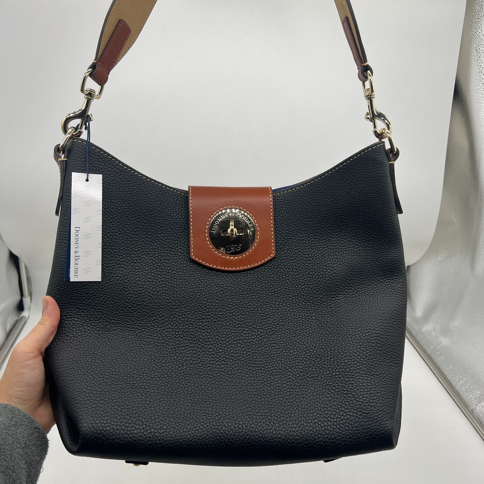 Dooney & Bourke Dooney & Bourke Turnlock Leather Large Sac Women Size ONE SIZE - 2 Thumbnail