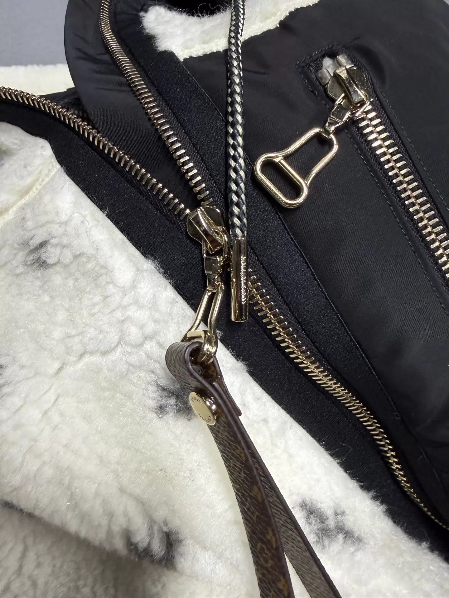 Louis Vuitton Louis Vuitton Teddy 25 B&W Panda Ombre Allover 36 99 New Size XS / US 0-2 / IT 36-38 - 4 Thumbnail