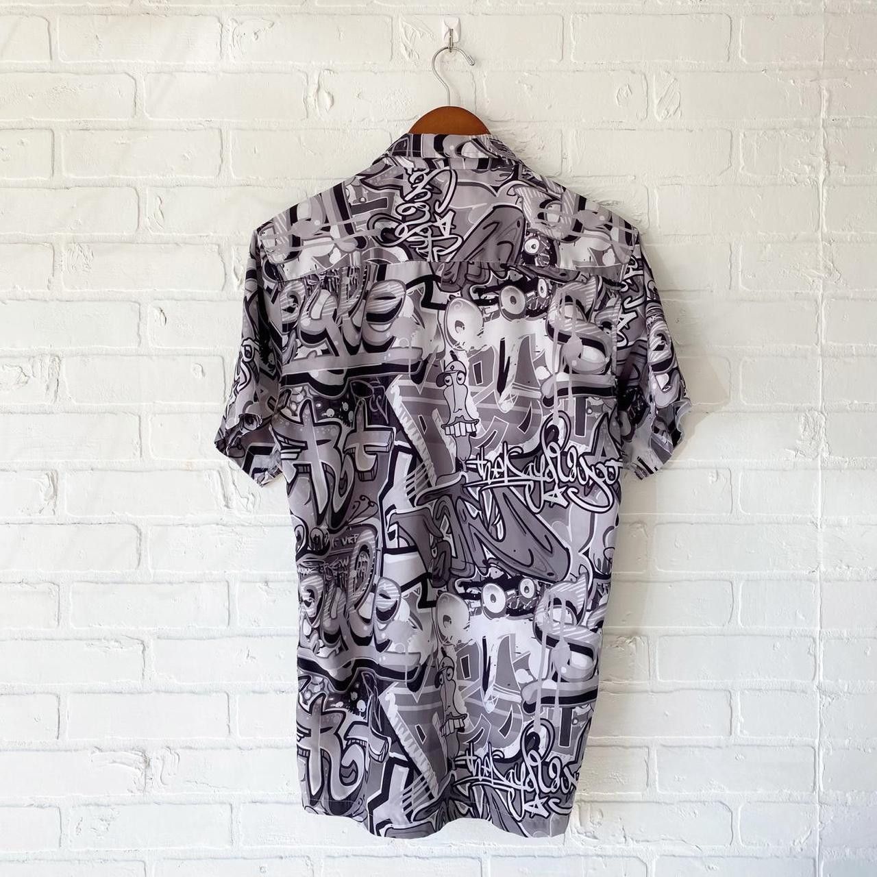Other Black white and gray Y2K vintage button up size medium Size US M / EU 48-50 / 2 - 2 Thumbnail