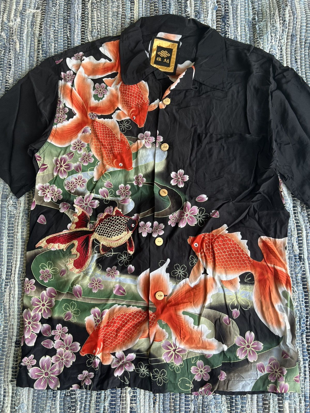 Vintage Karakuri Tamashi Golden Fish Sakura Rayon Crepe Aloha Shirt Size US L / EU 52-54 / 3 - 1 Thumbnail
